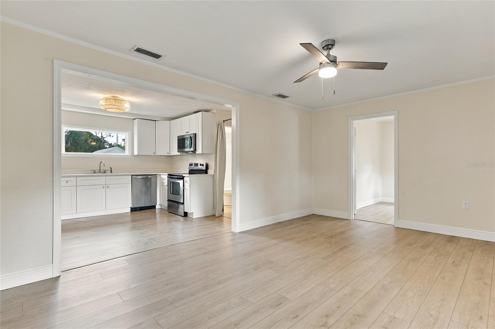 304 MOUNT PLEASANT RD — photo 8