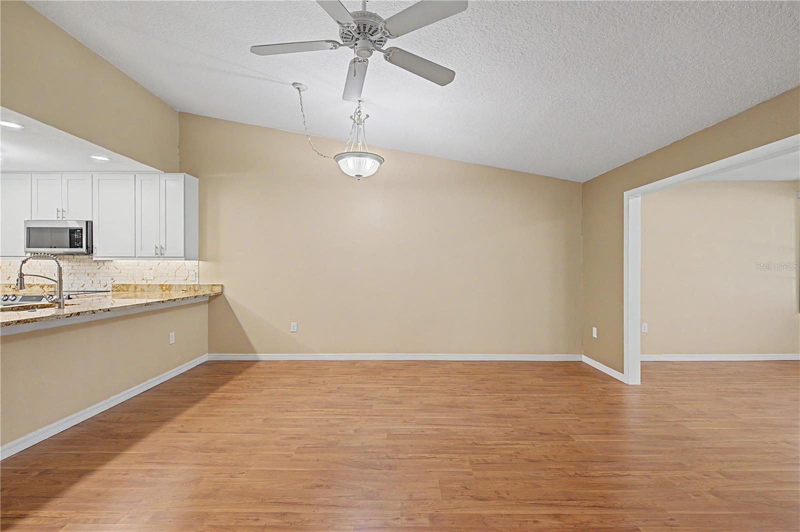 1302 GOLFVIEW DR — photo 8