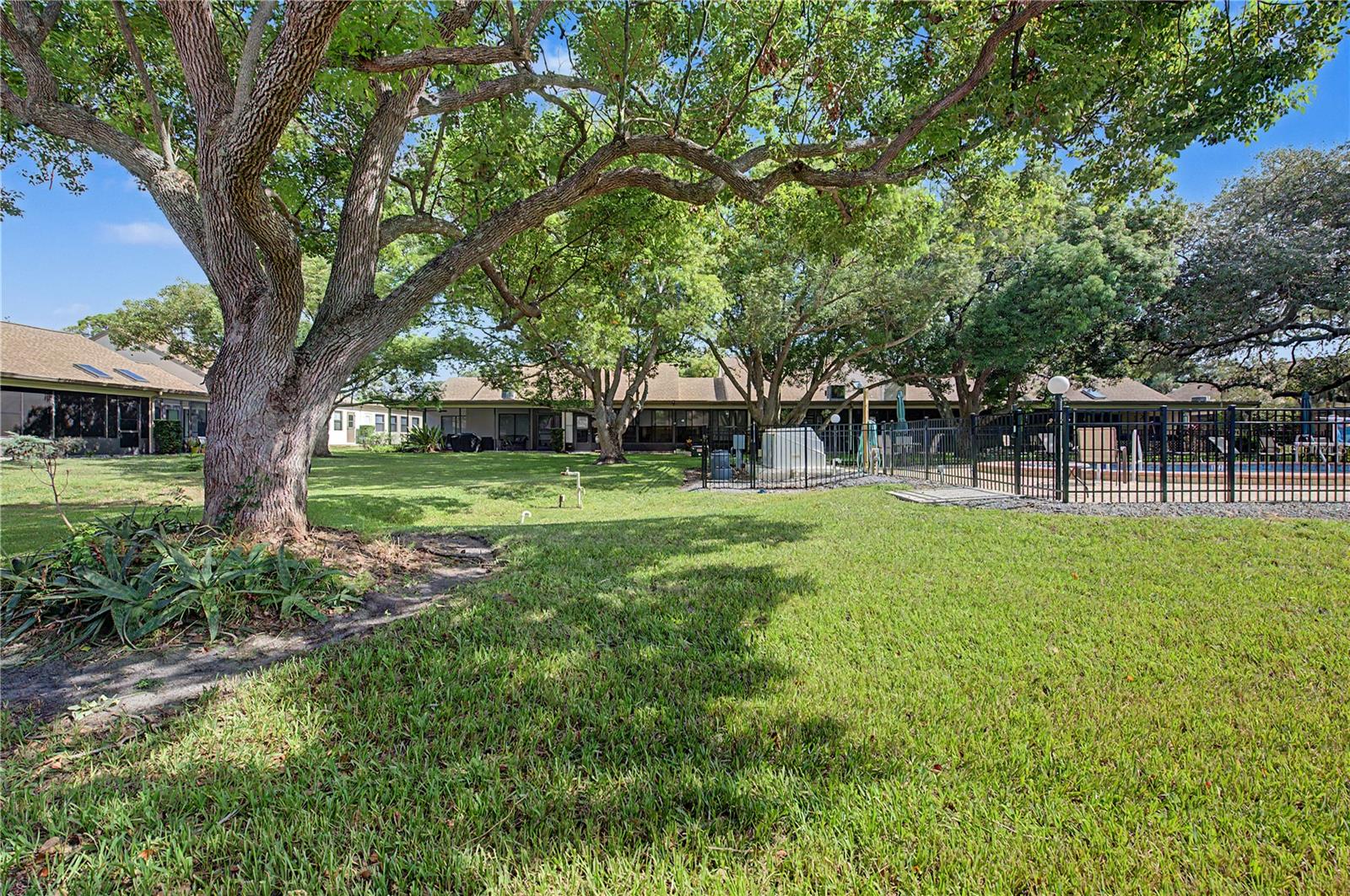 1302 GOLFVIEW DR — photo 31