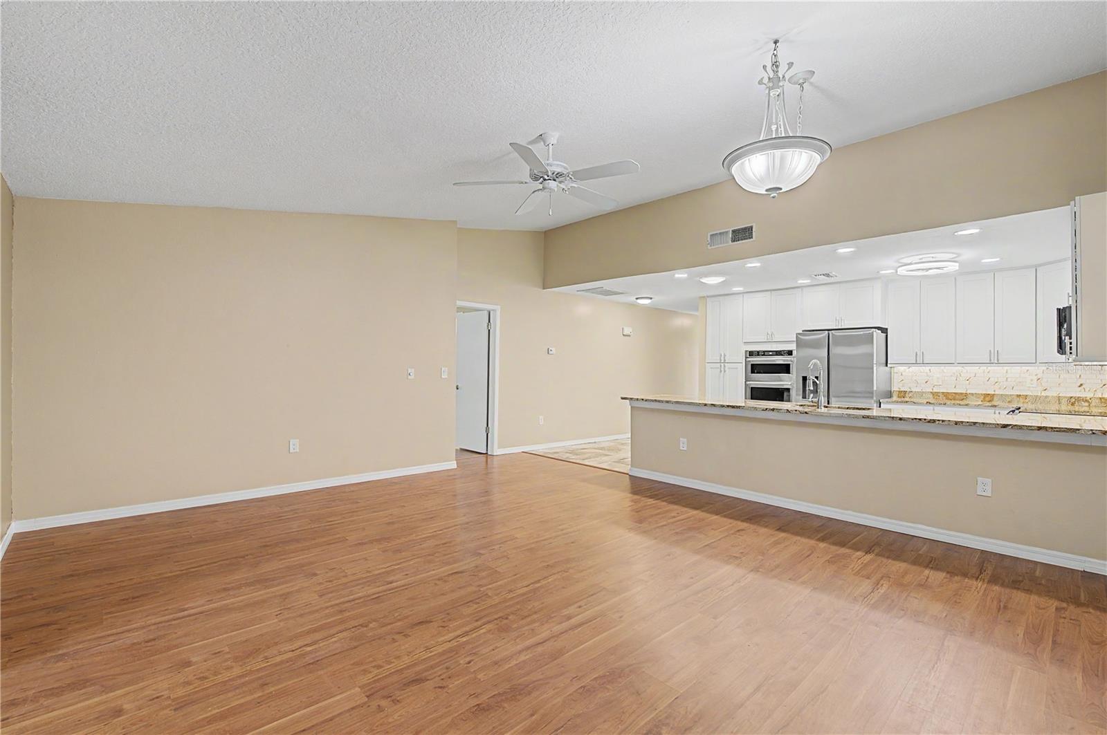 1302 GOLFVIEW DR — photo 5