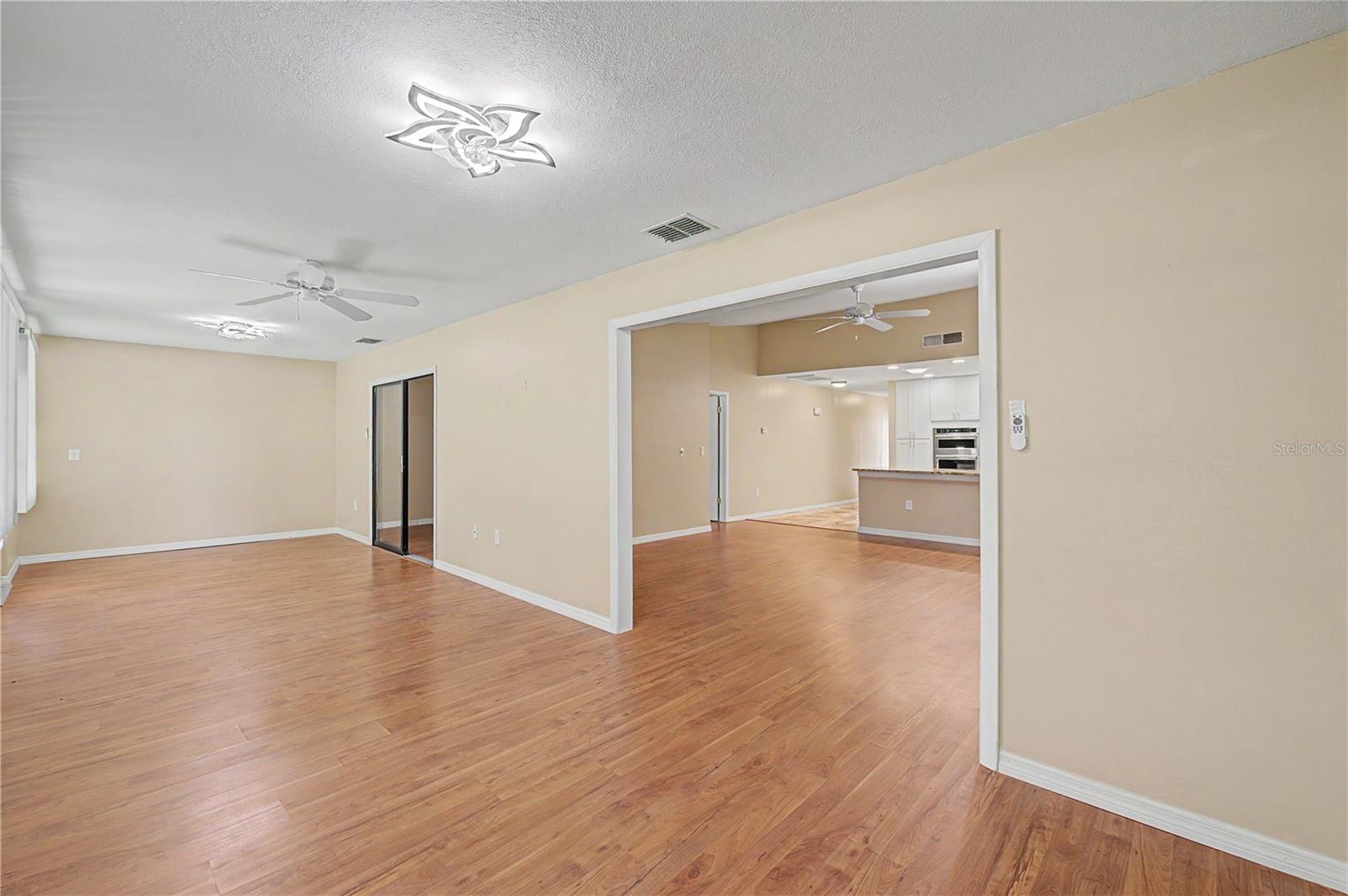 1302 GOLFVIEW DR — photo 10