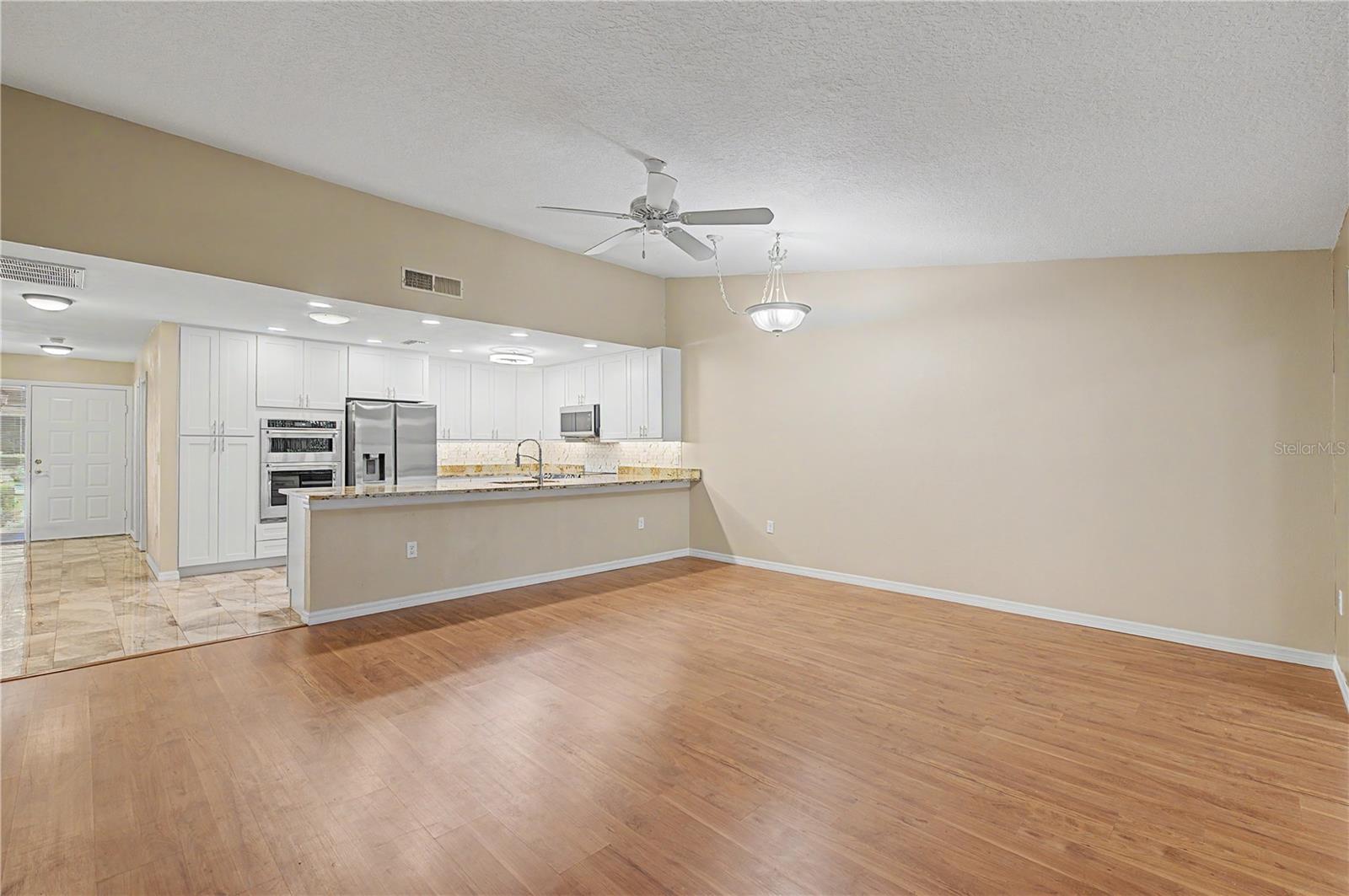 1302 GOLFVIEW DR — photo 4
