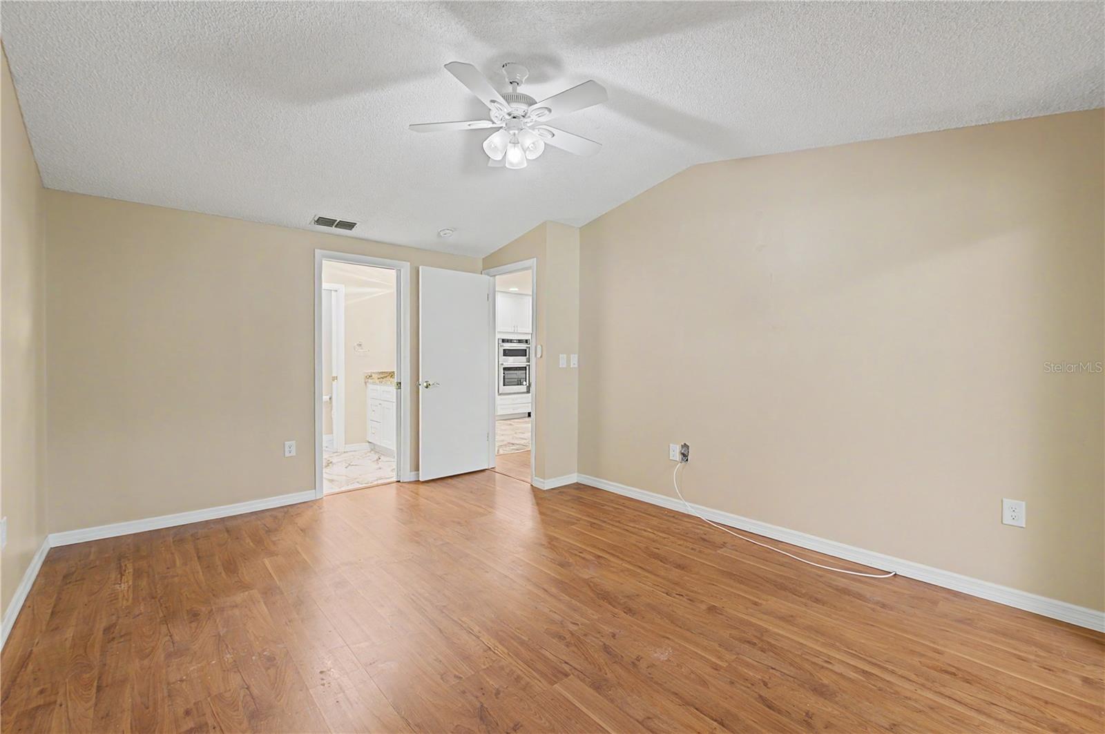 1302 GOLFVIEW DR — photo 22