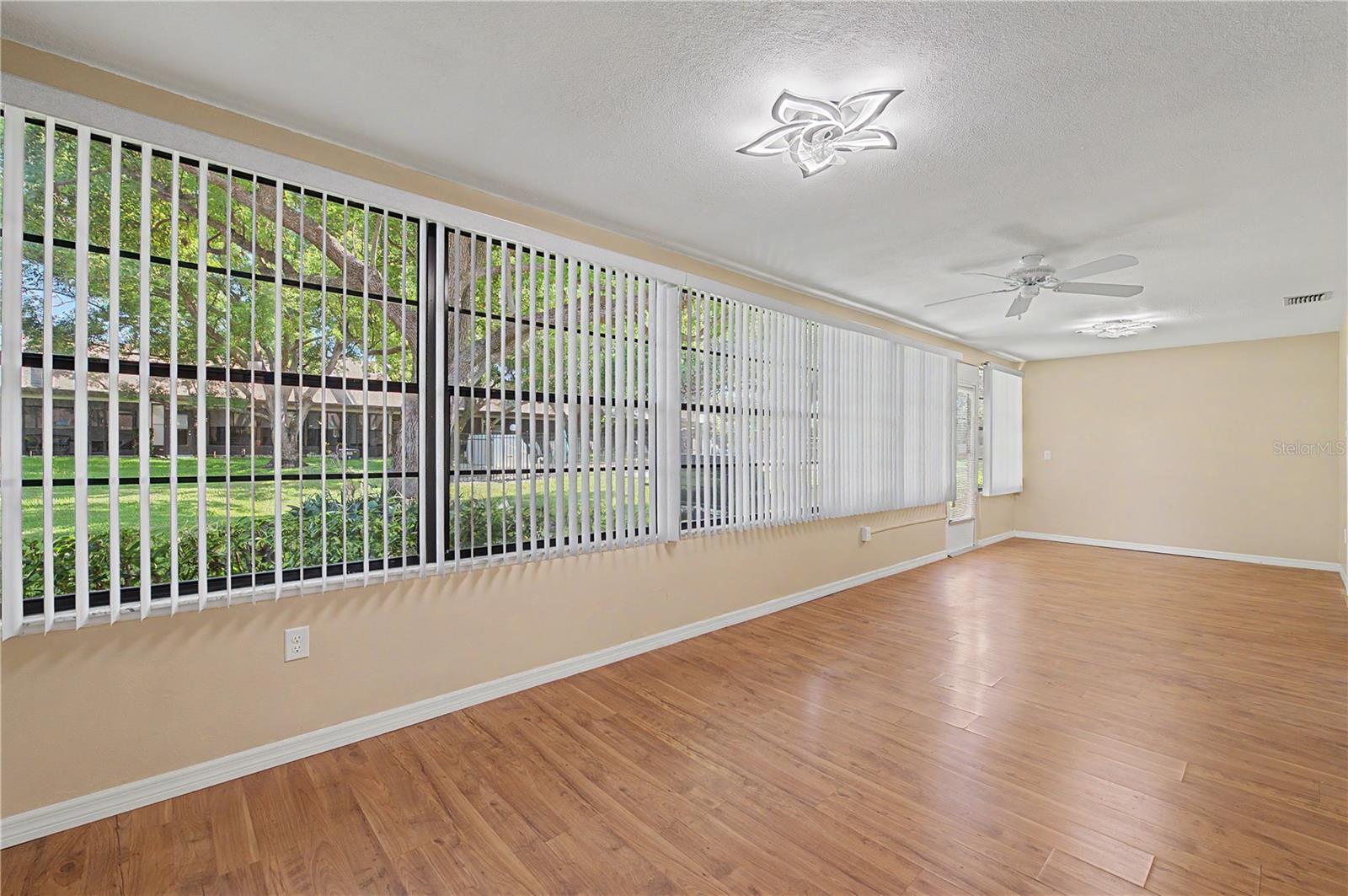 1302 GOLFVIEW DR — photo 9