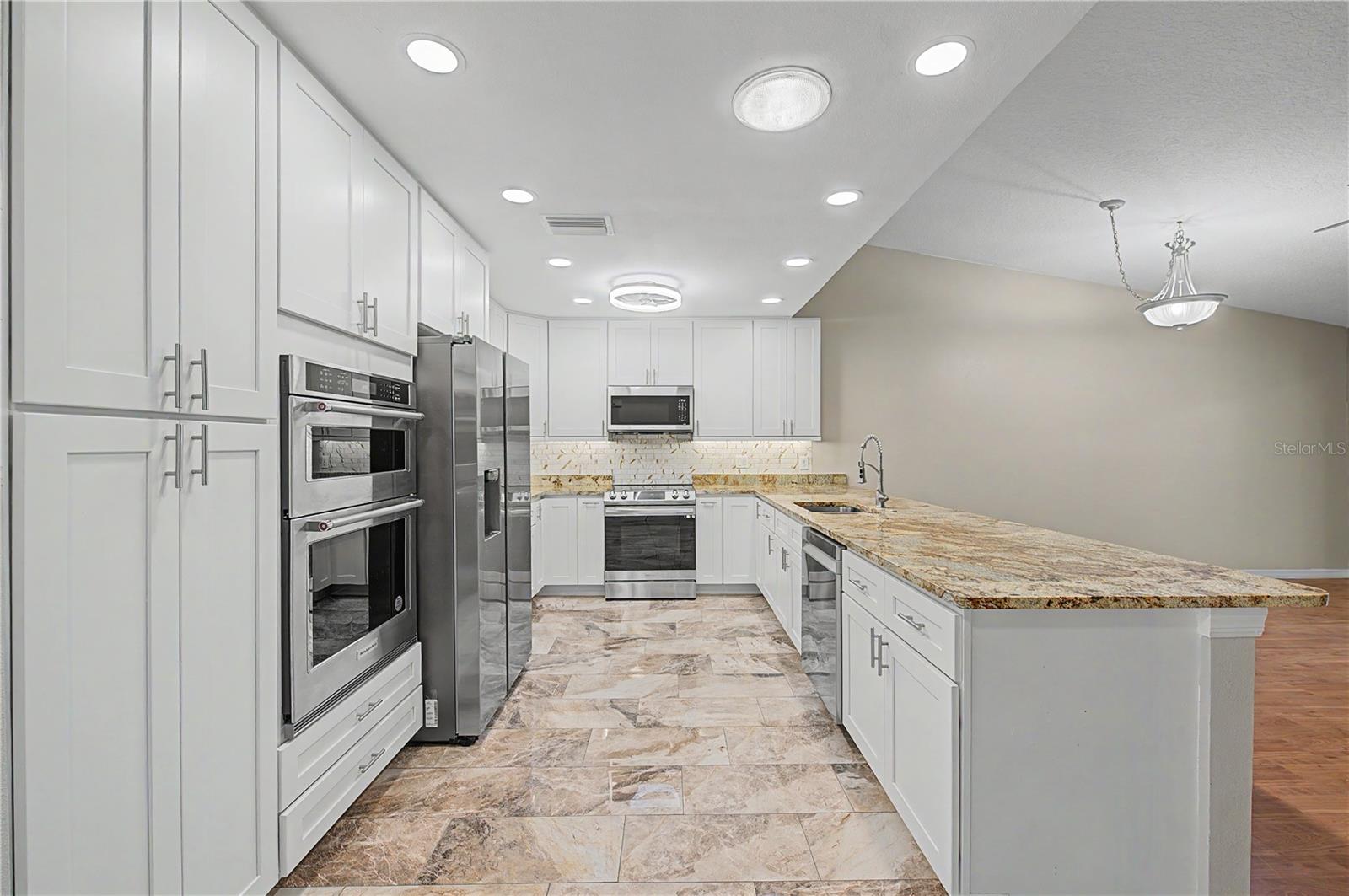1302 GOLFVIEW DR — photo 14