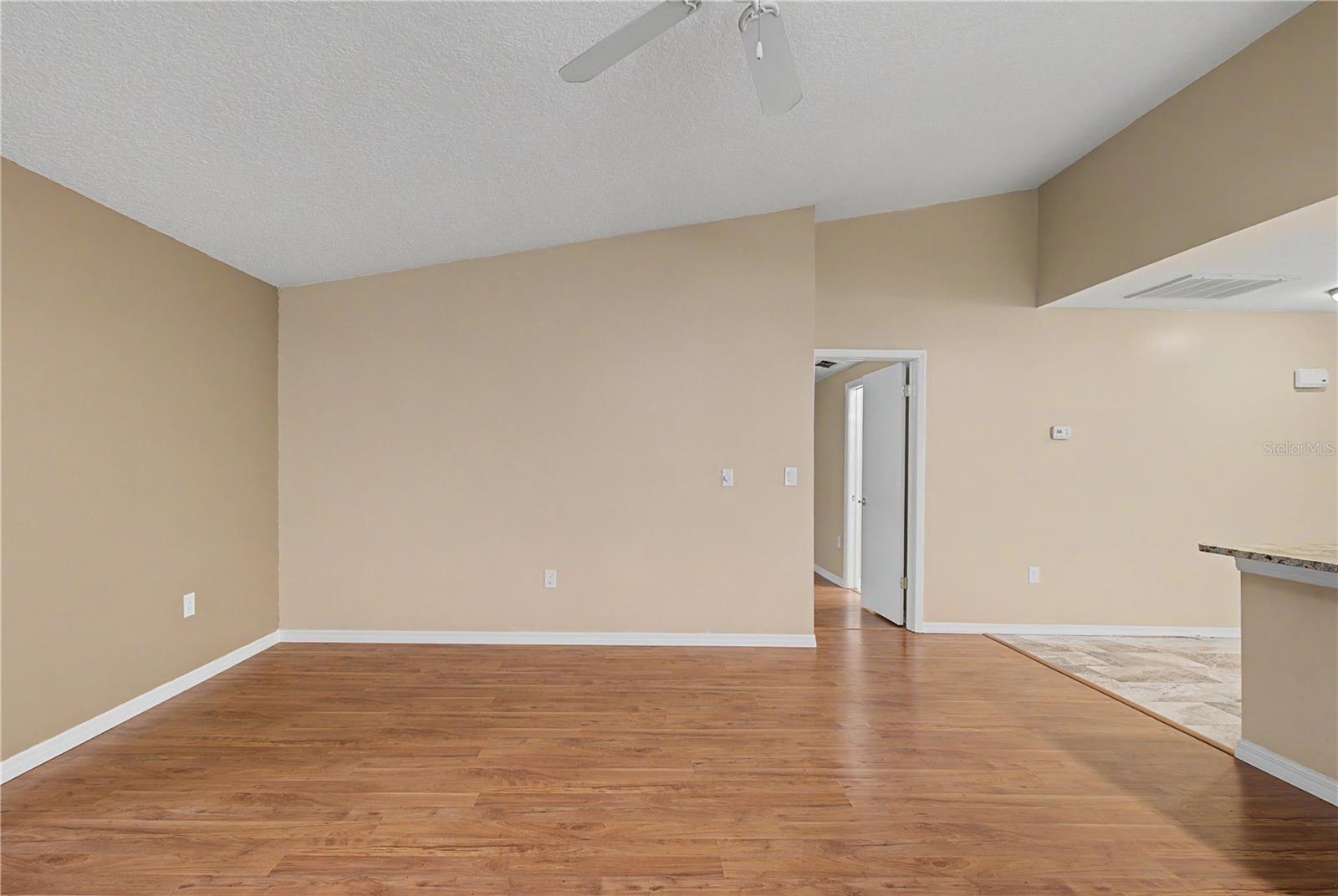 1302 GOLFVIEW DR — photo 7
