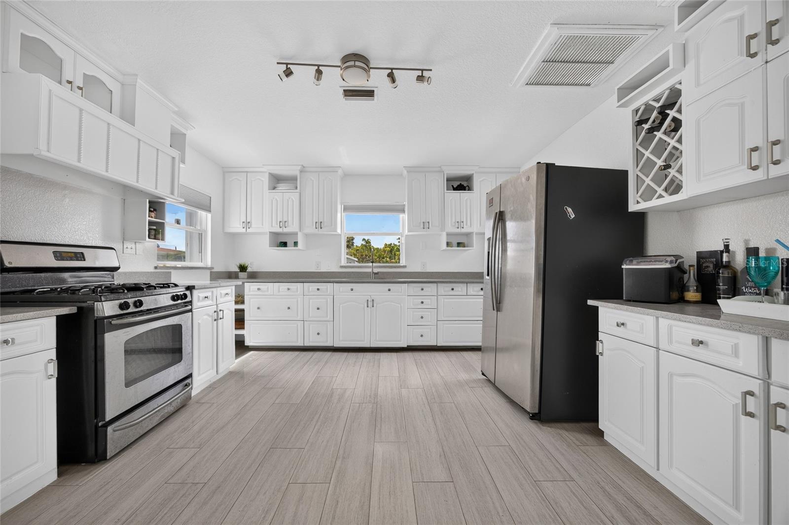 6484 ANGLE PL — photo 12