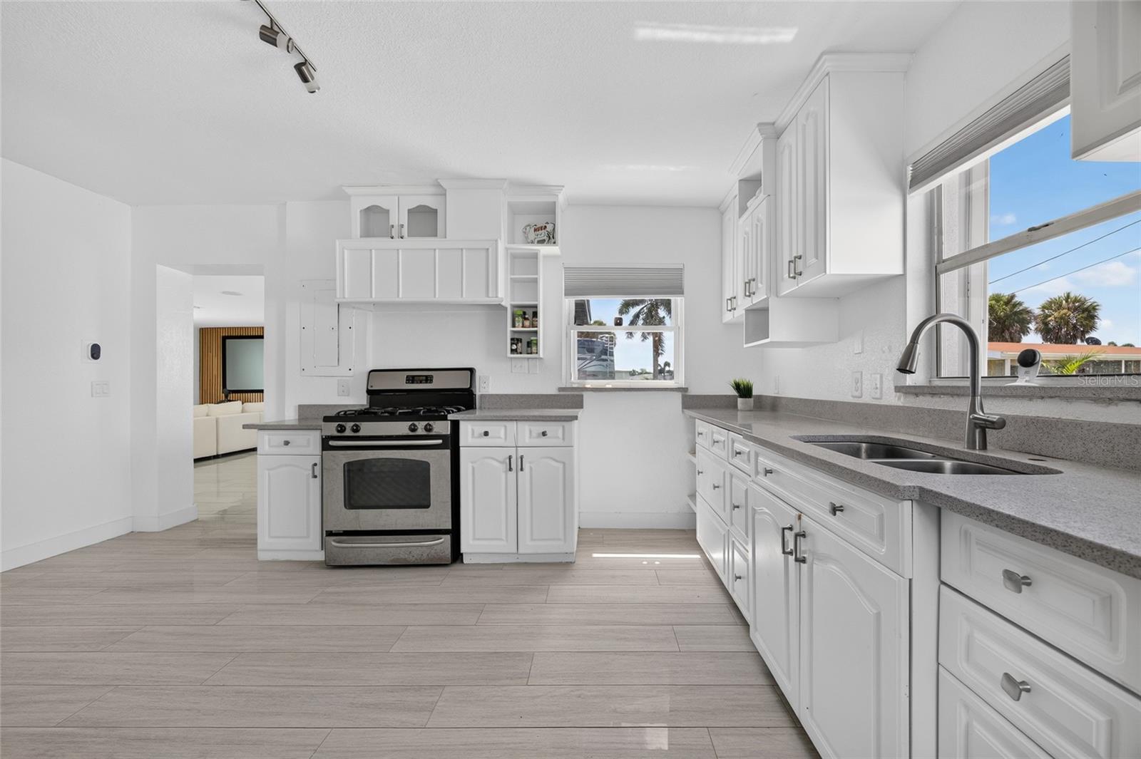 6484 ANGLE PL — photo 14
