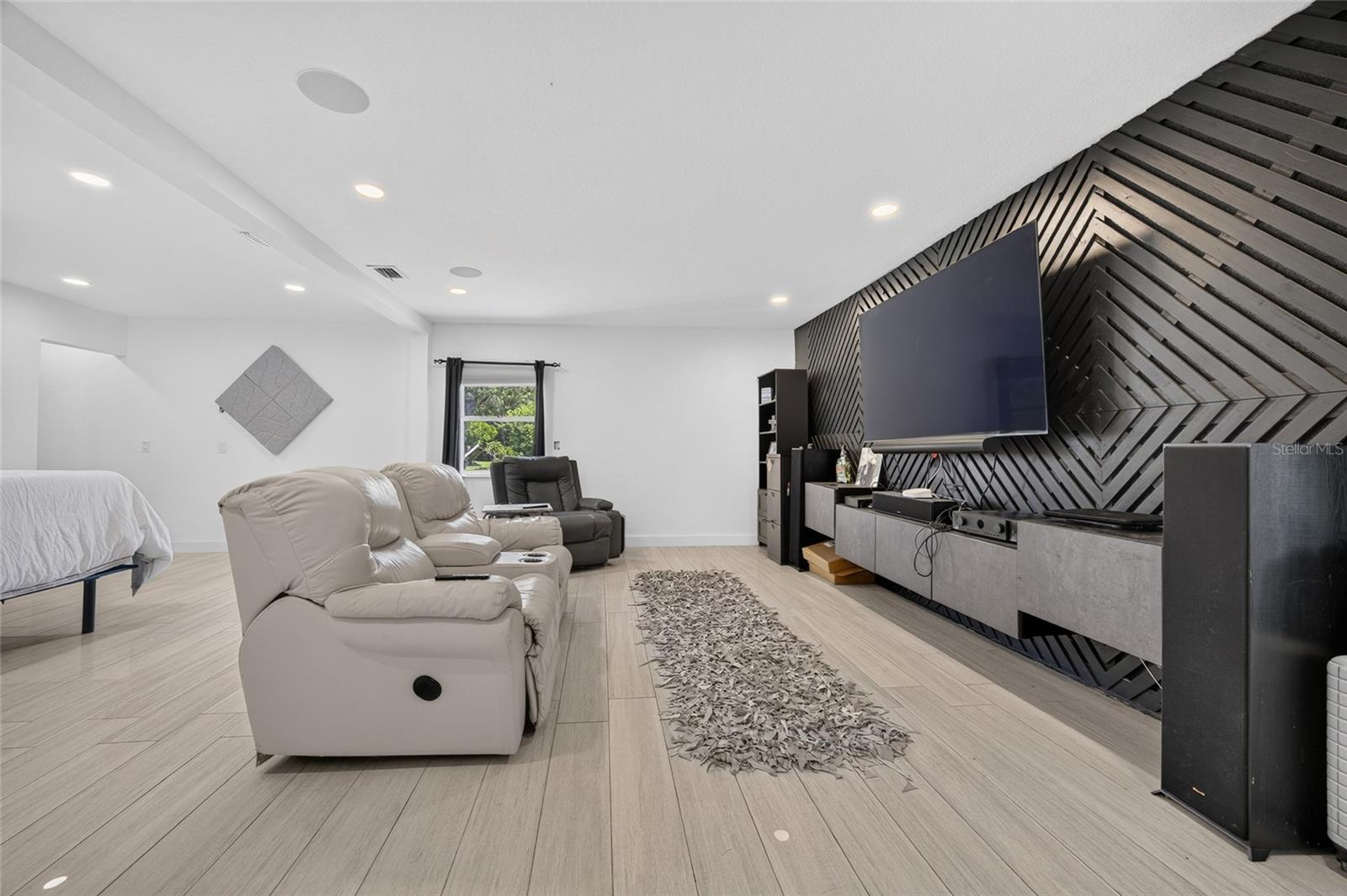 6484 ANGLE PL — photo 17
