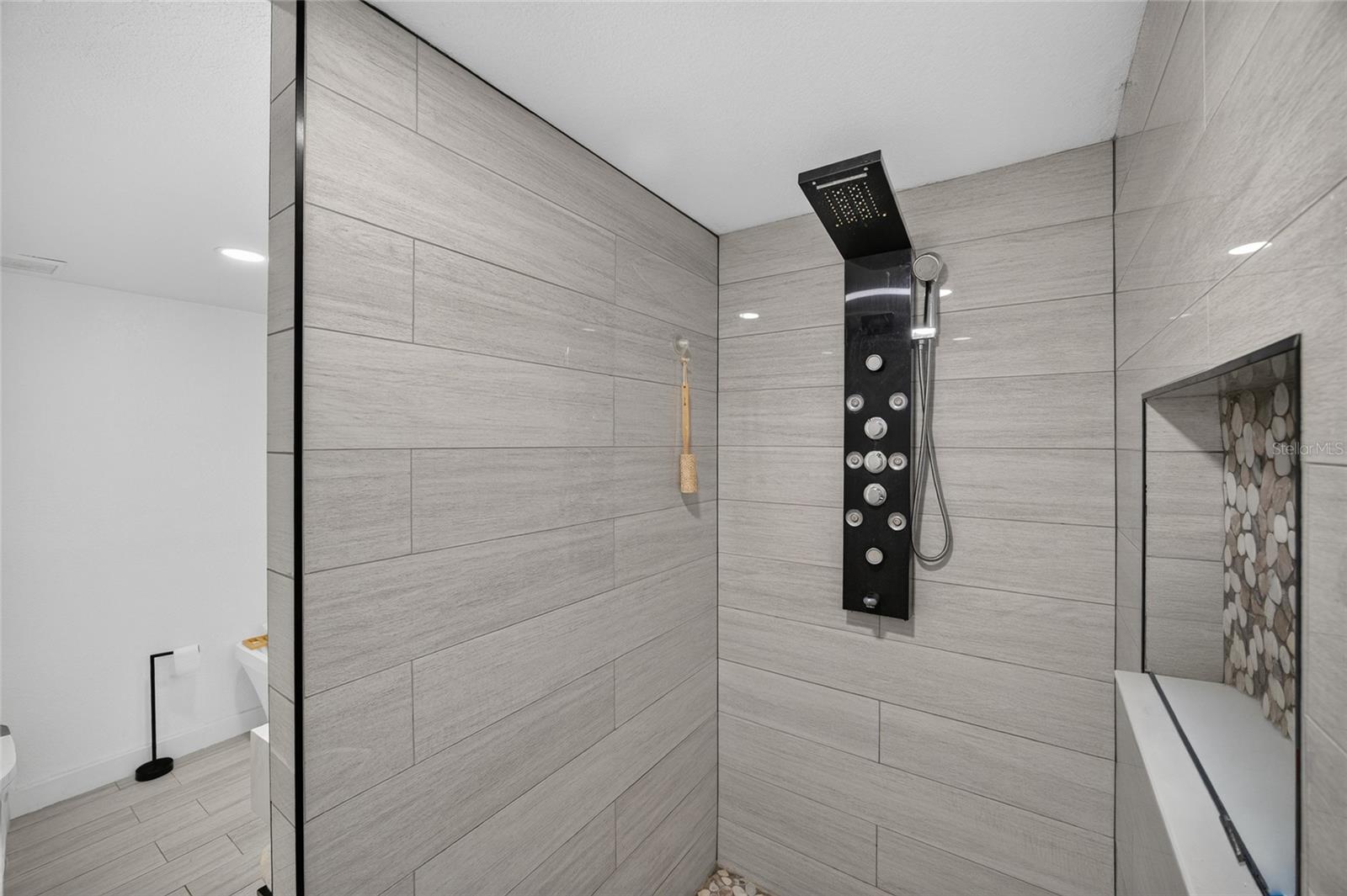 6484 ANGLE PL — photo 23