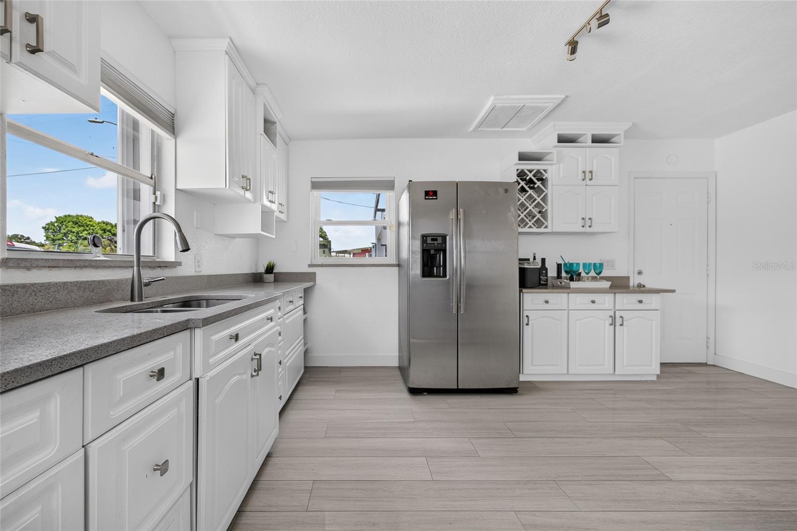 6484 ANGLE PL — photo 13