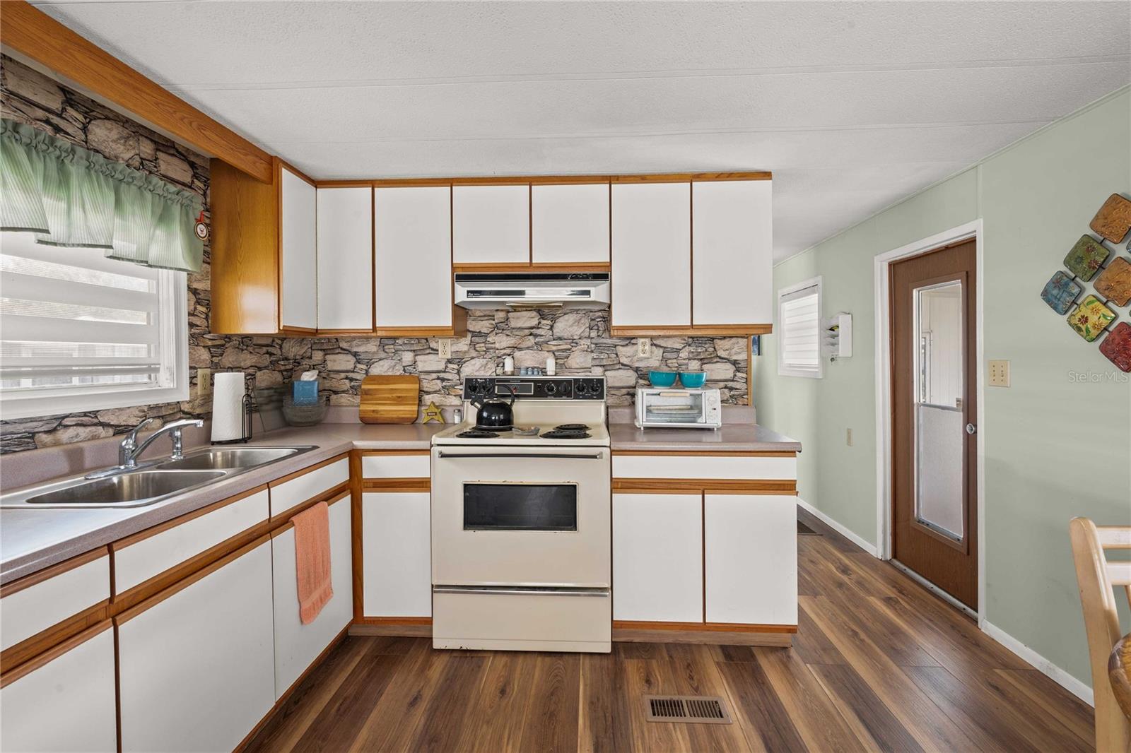 36917 GRACE AVE — photo 10