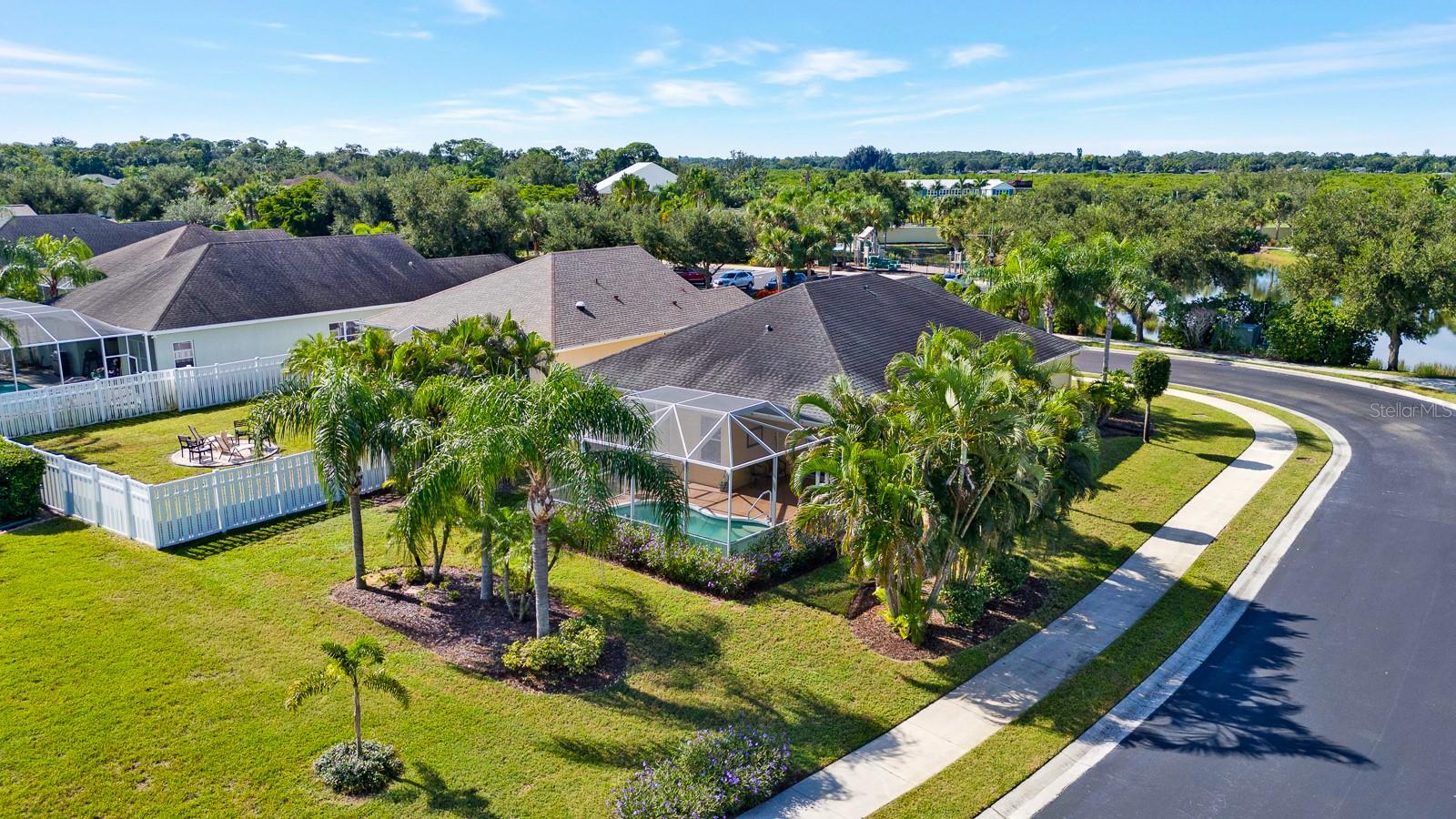 1475 BLUE HORIZON CIR — photo 40