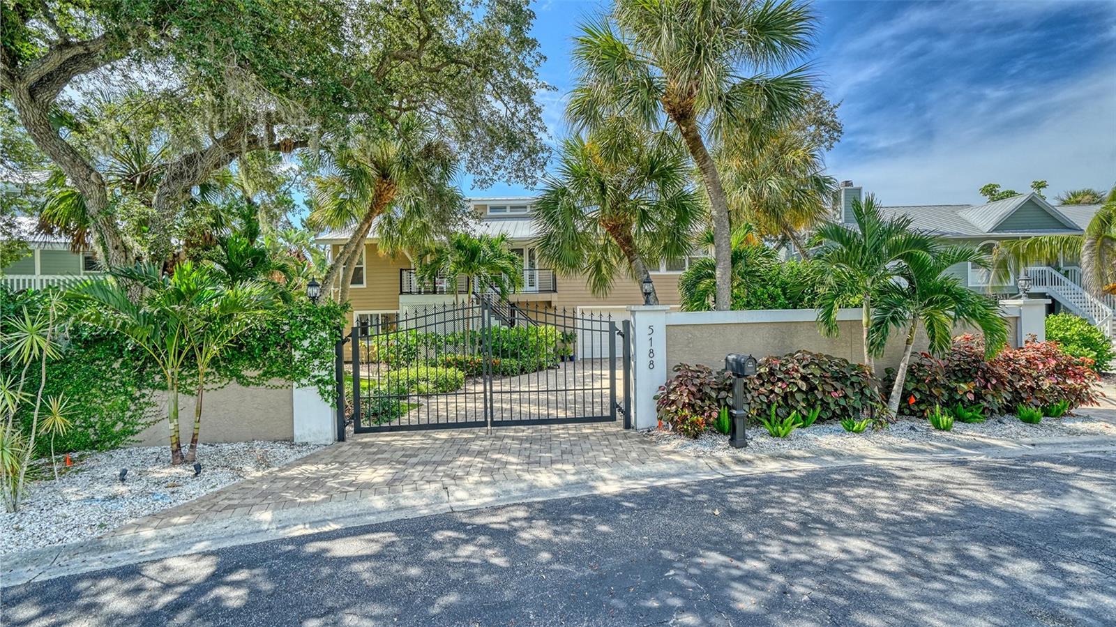 5188 SIESTA WOODS DR — photo 2