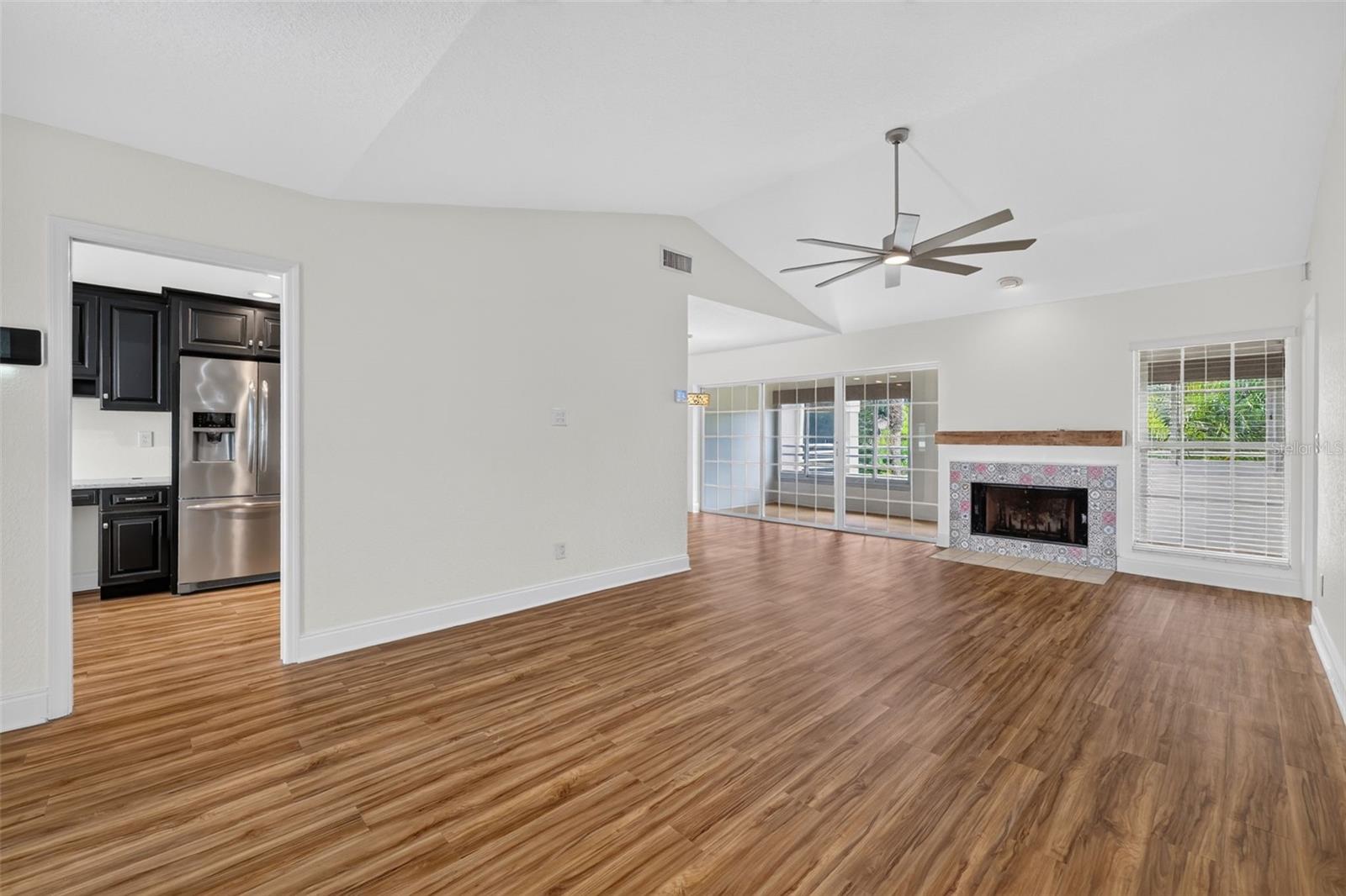 8352 MEADOWBROOK DR #10 — photo 6