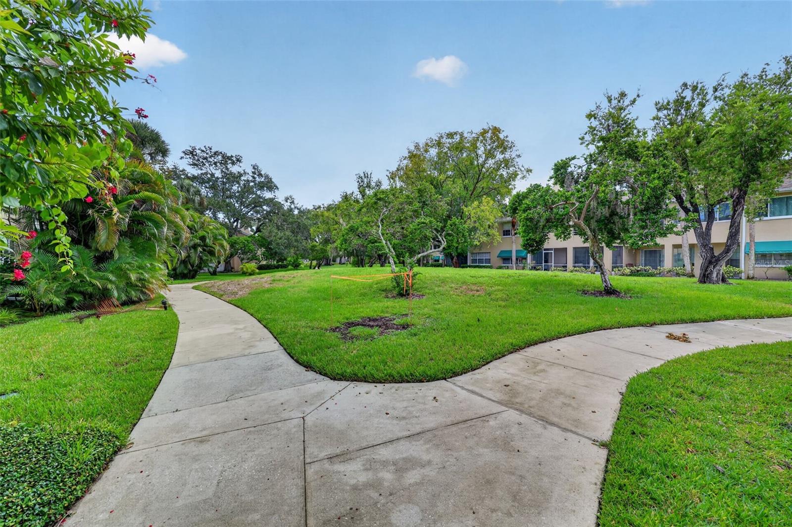 8352 MEADOWBROOK DR #10 — photo 3