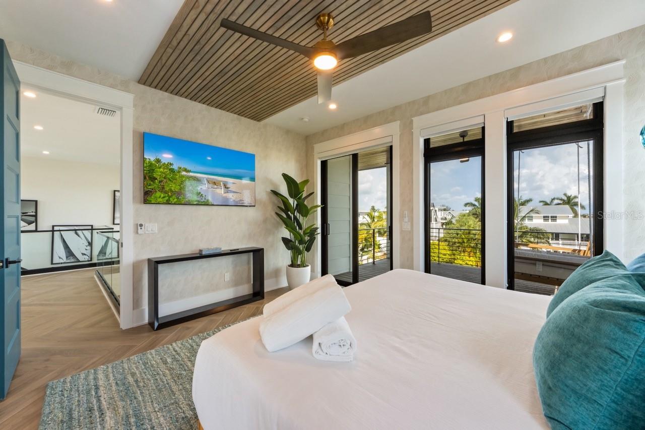515 LOQUAT DR — photo 32