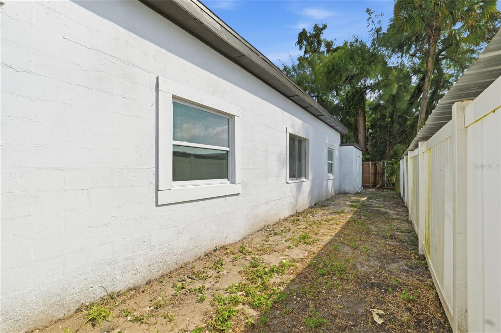 1707 E FRIERSON AVE — photo 26