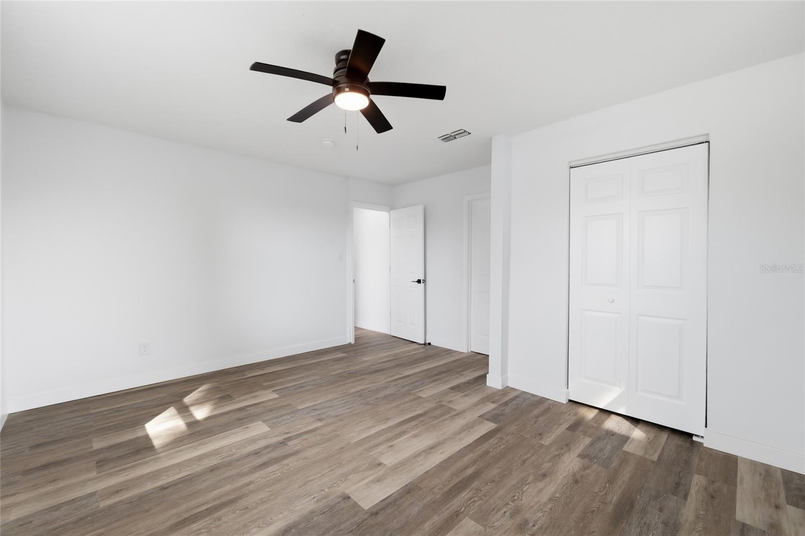 1707 E FRIERSON AVE — photo 24