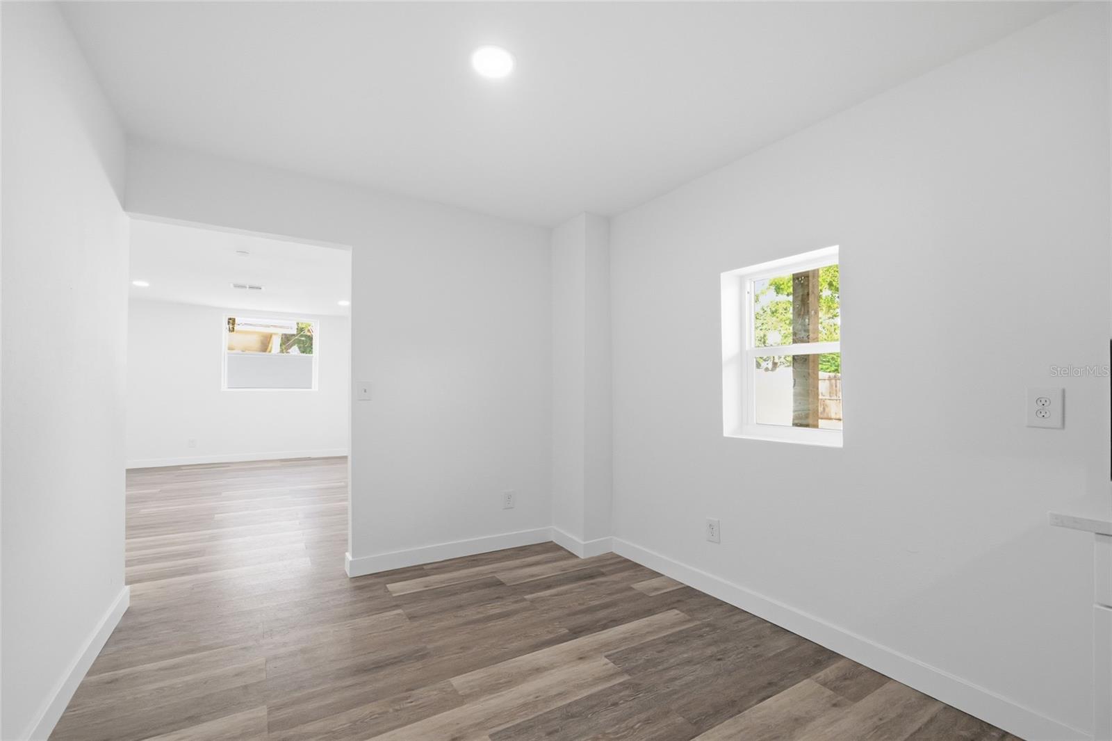 1707 E FRIERSON AVE — photo 12
