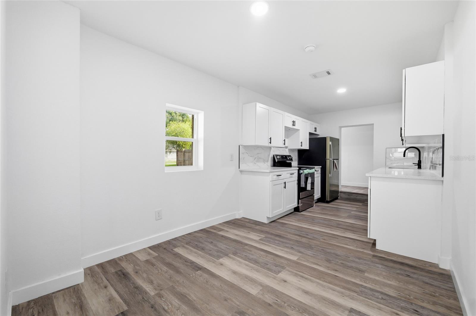 1707 E FRIERSON AVE — photo 10