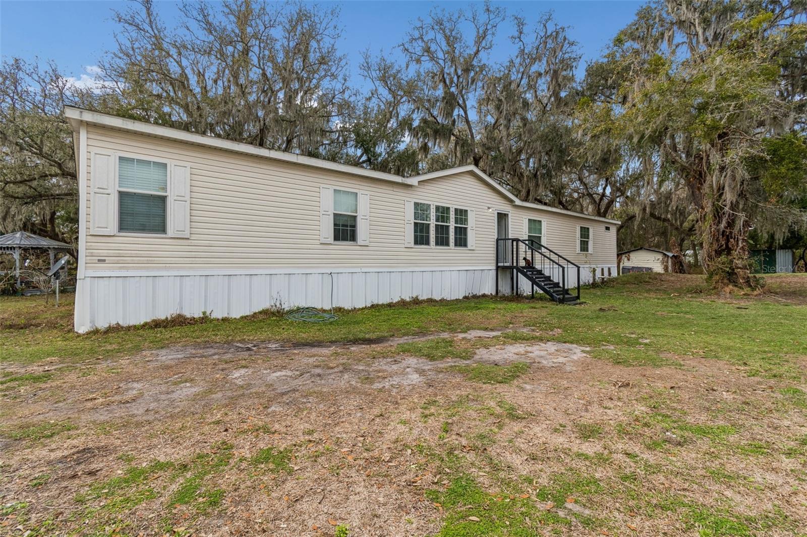 27435 HOLIDAY DR — photo 28