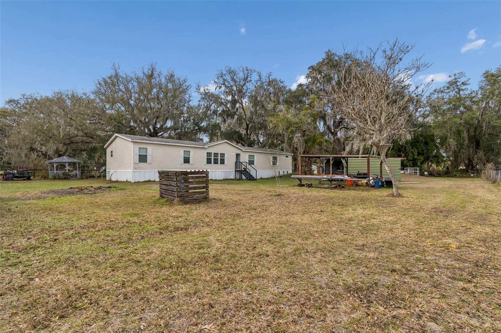 27435 HOLIDAY DR — photo 6