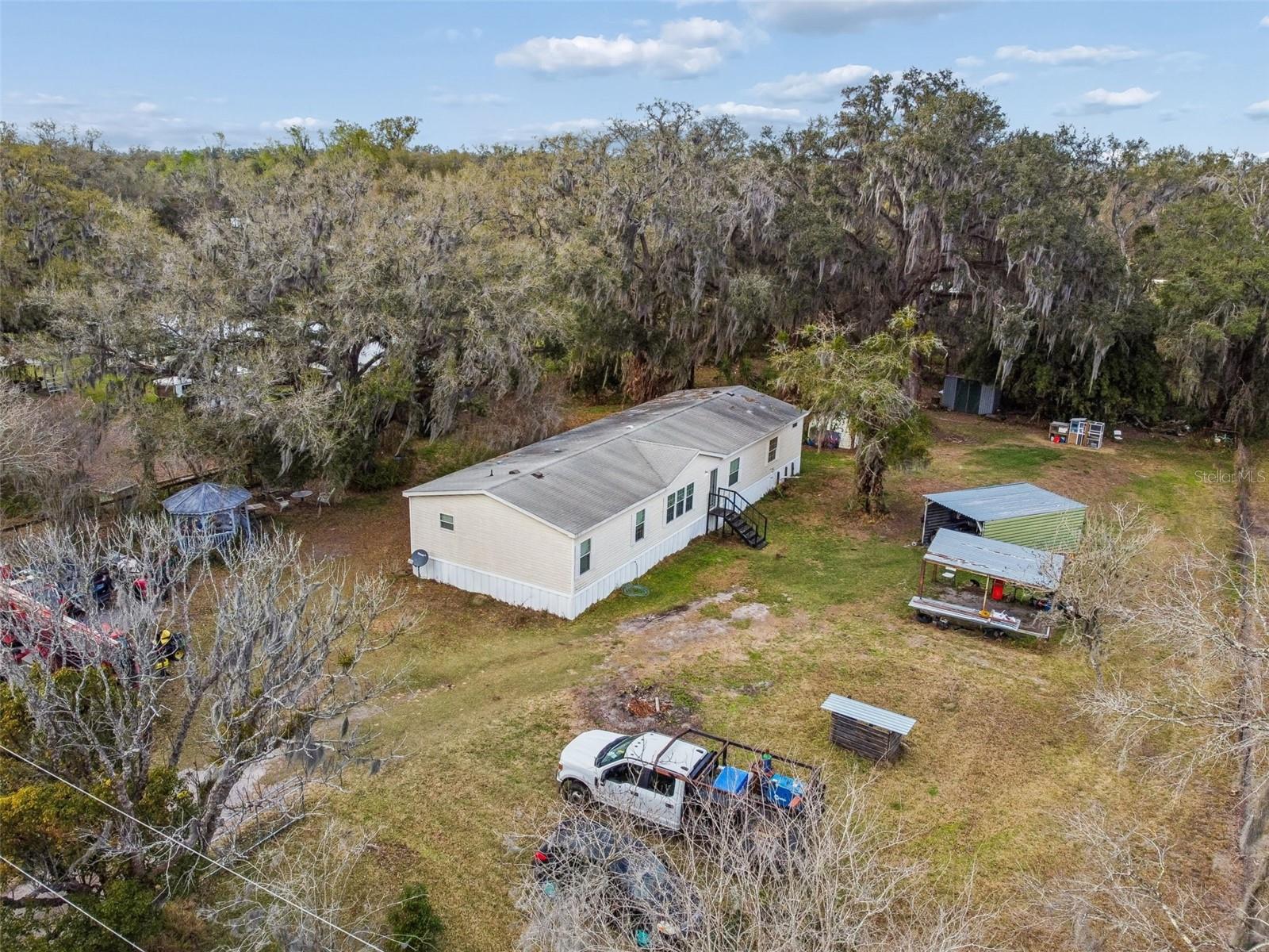 27435 HOLIDAY DR — photo 23