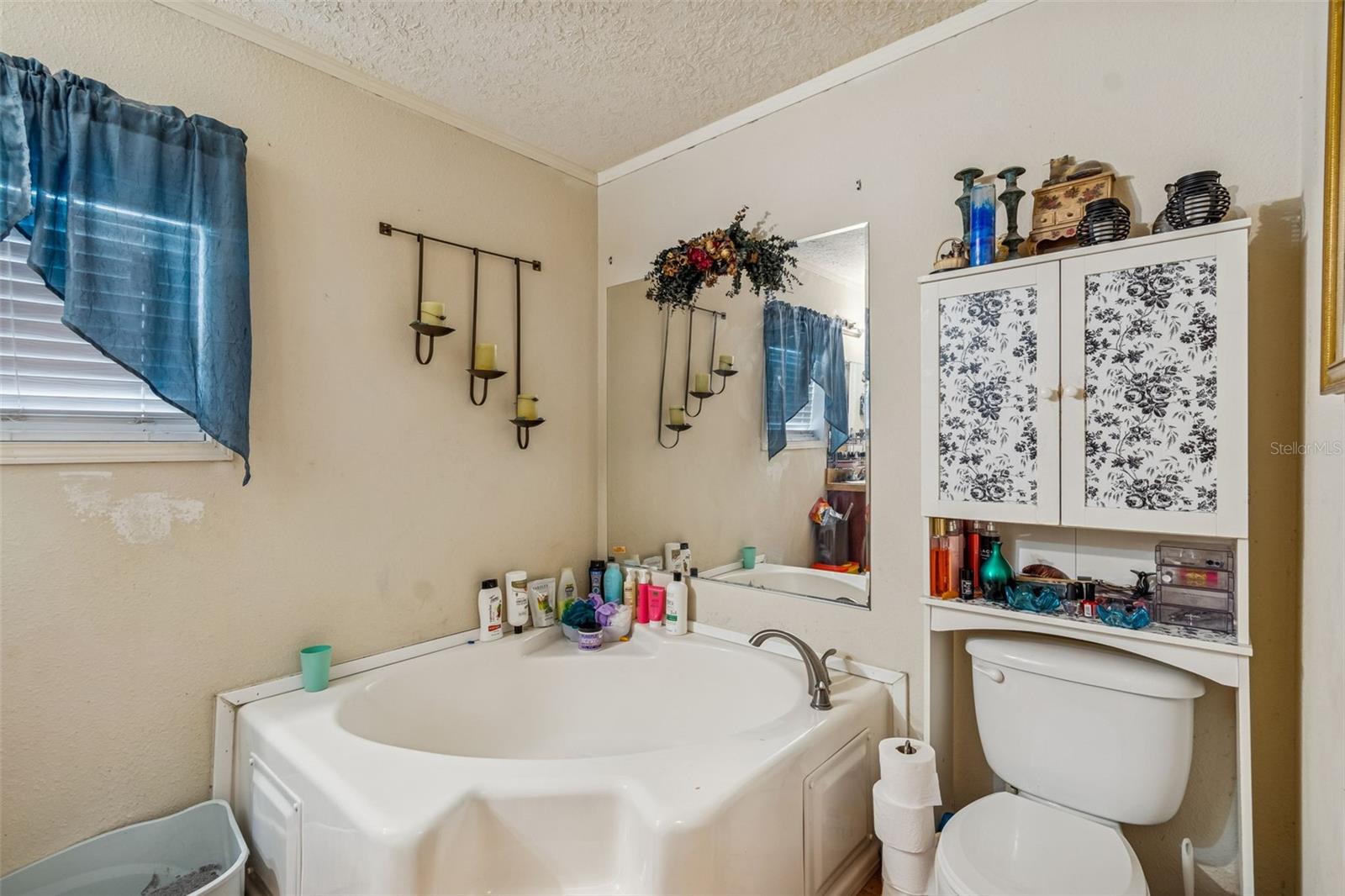 27435 HOLIDAY DR — photo 35