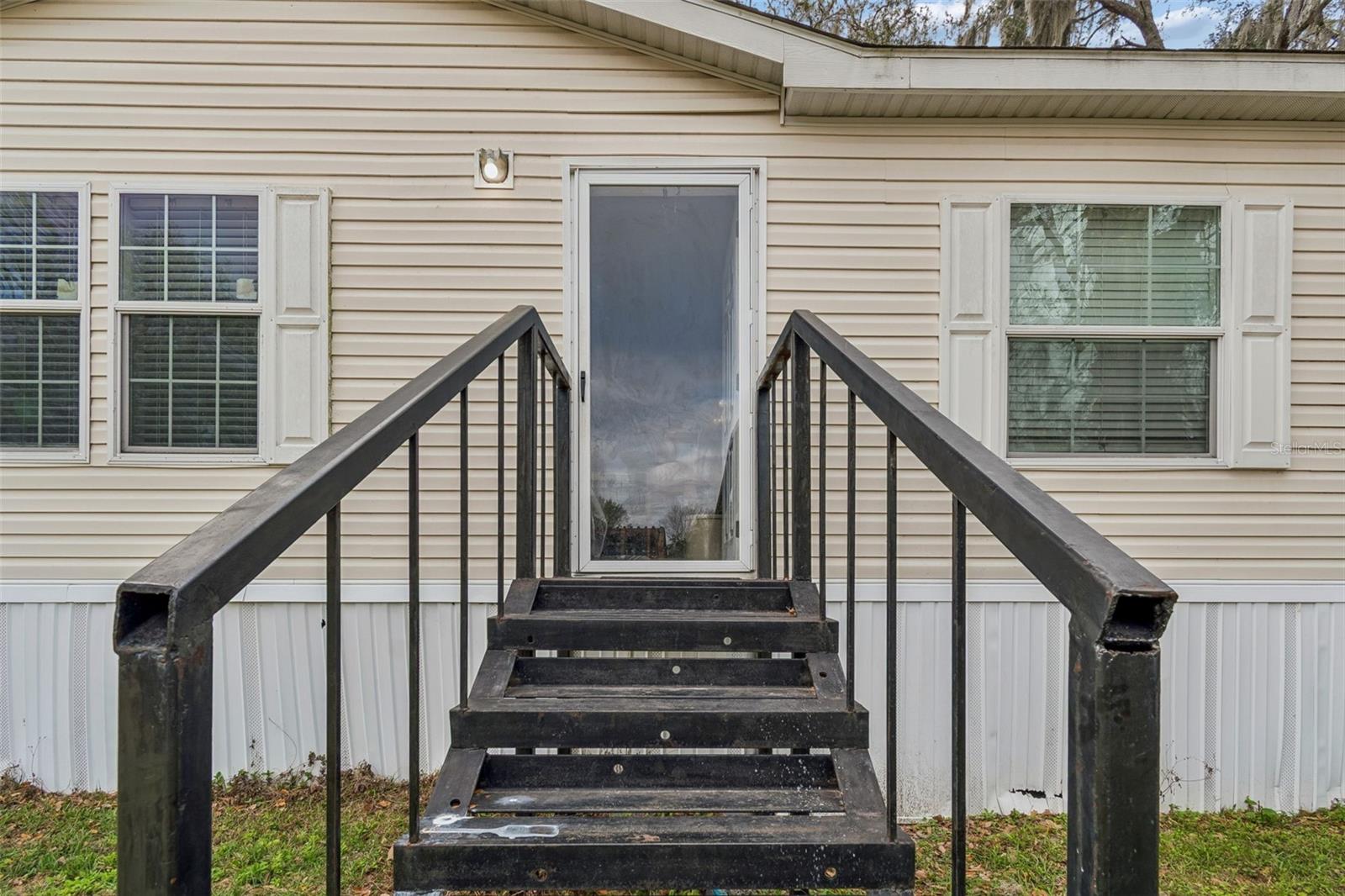 27435 HOLIDAY DR — photo 3