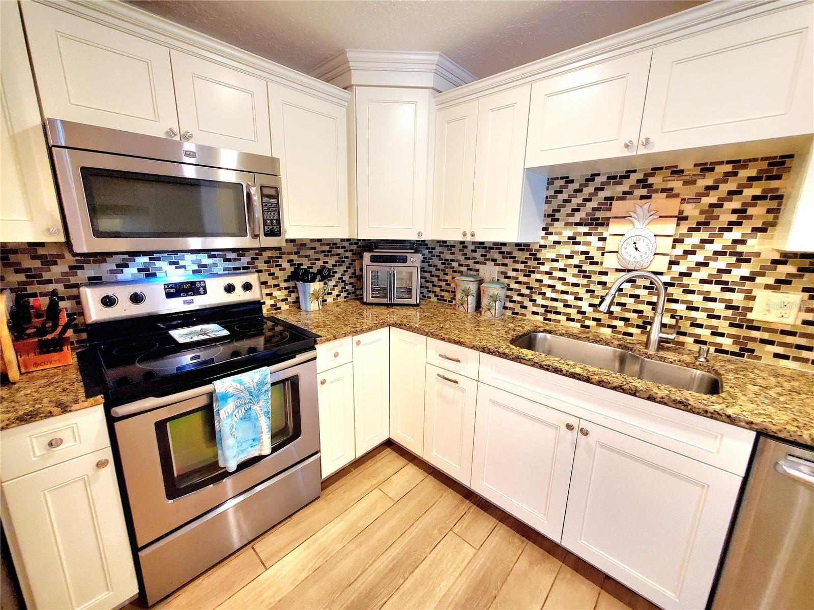 2138 GROVE PL — photo 12