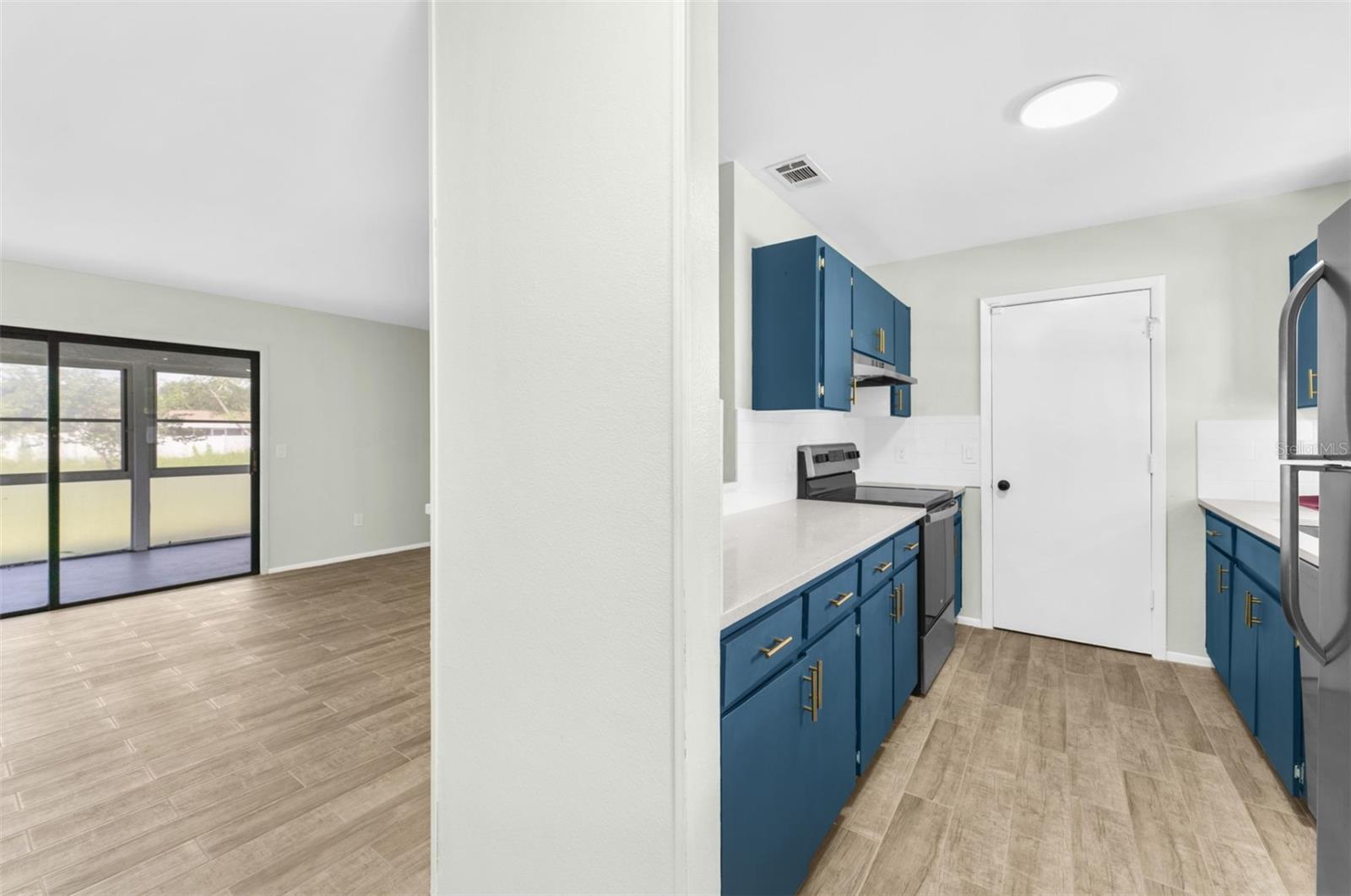 6820 HARMONY RD — photo 5