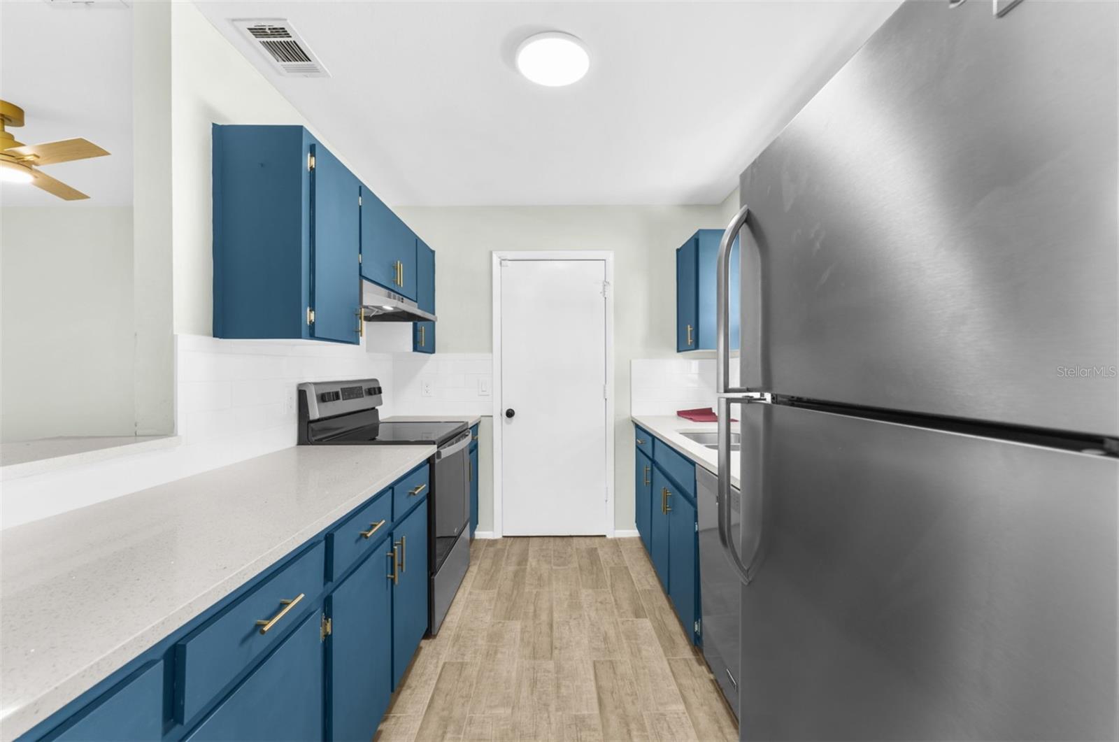 6820 HARMONY RD — photo 3