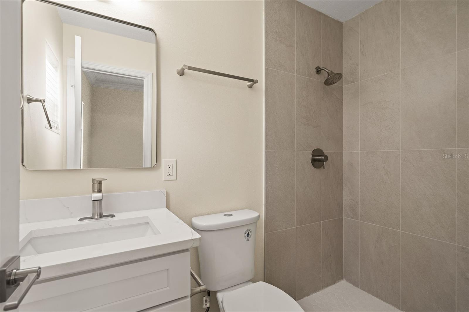 4247 HELENA ST NE — photo 21