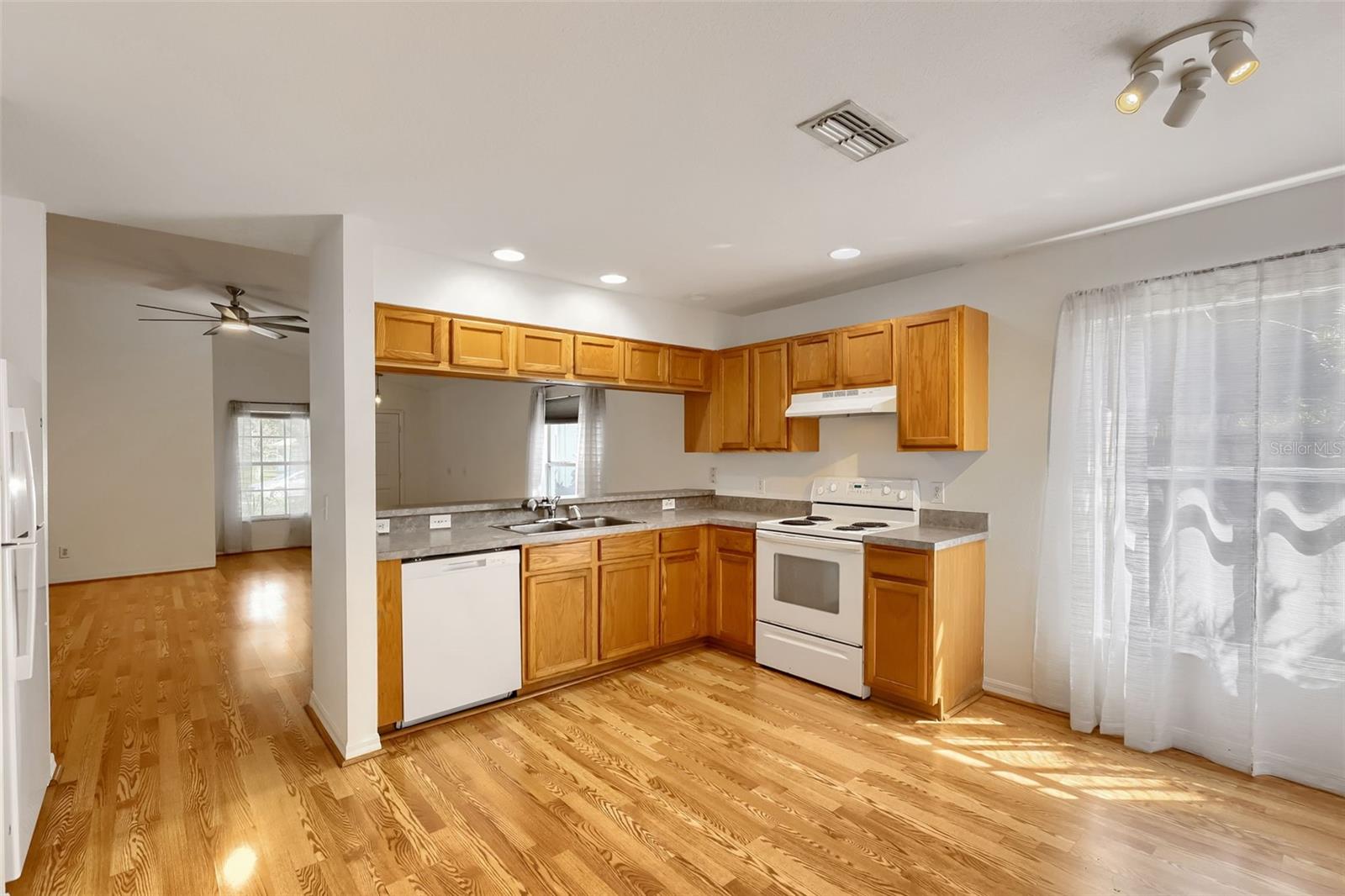7902 CITRUS BLOSSOM DR — photo 11