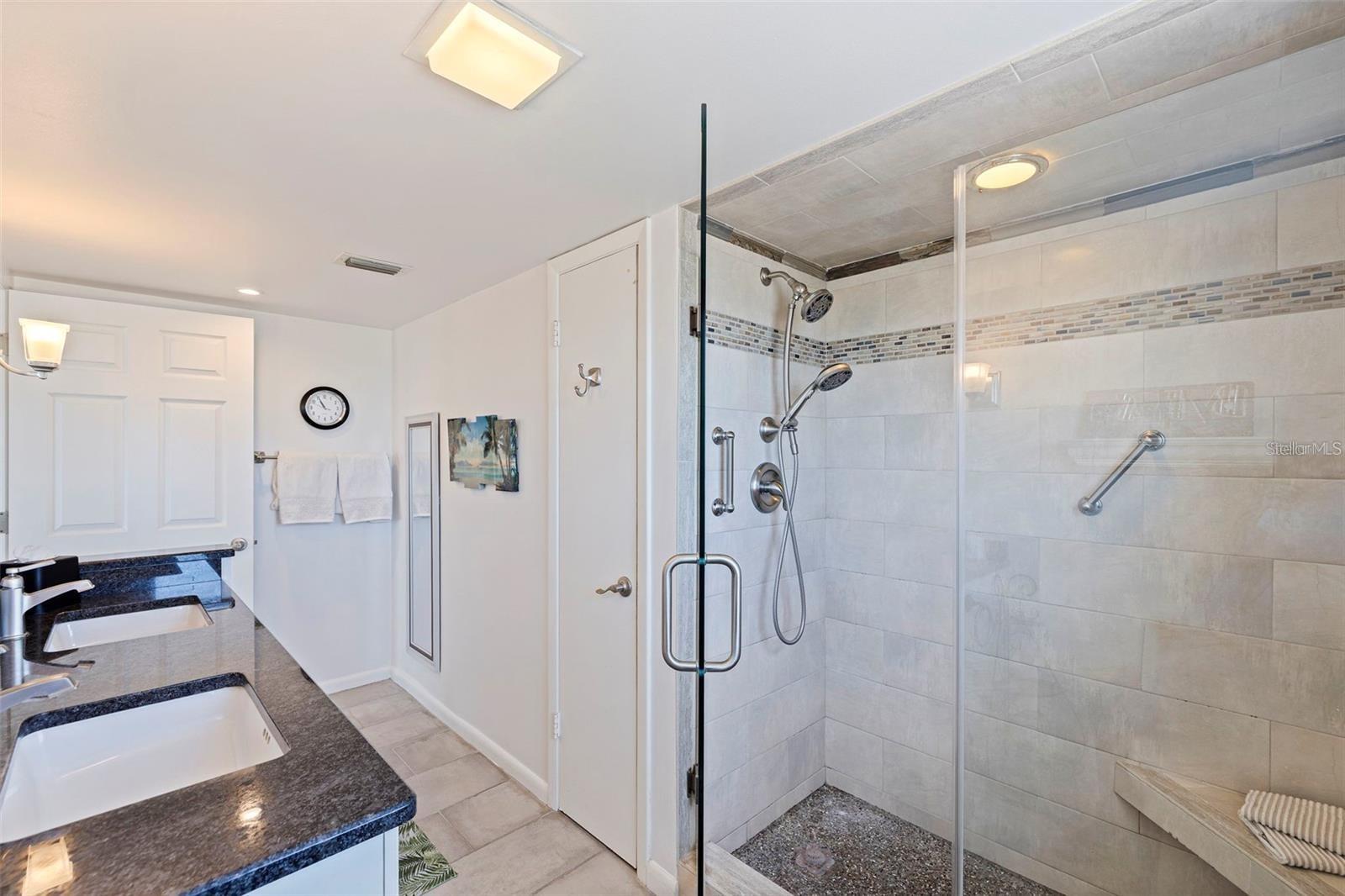 5200 BRITTANY DR S #1701 — photo 17