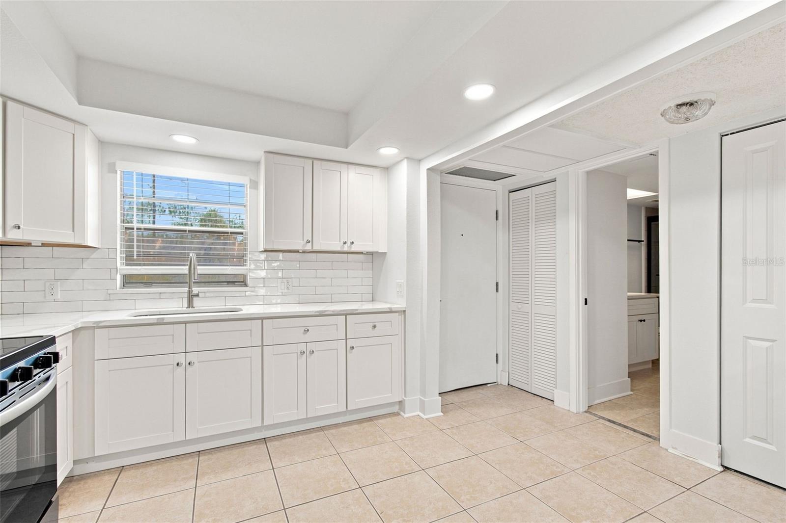 4650 COVE CIR #104 — photo 7