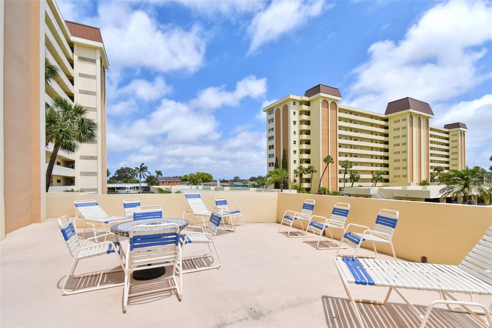 4650 COVE CIR #104 — photo 37
