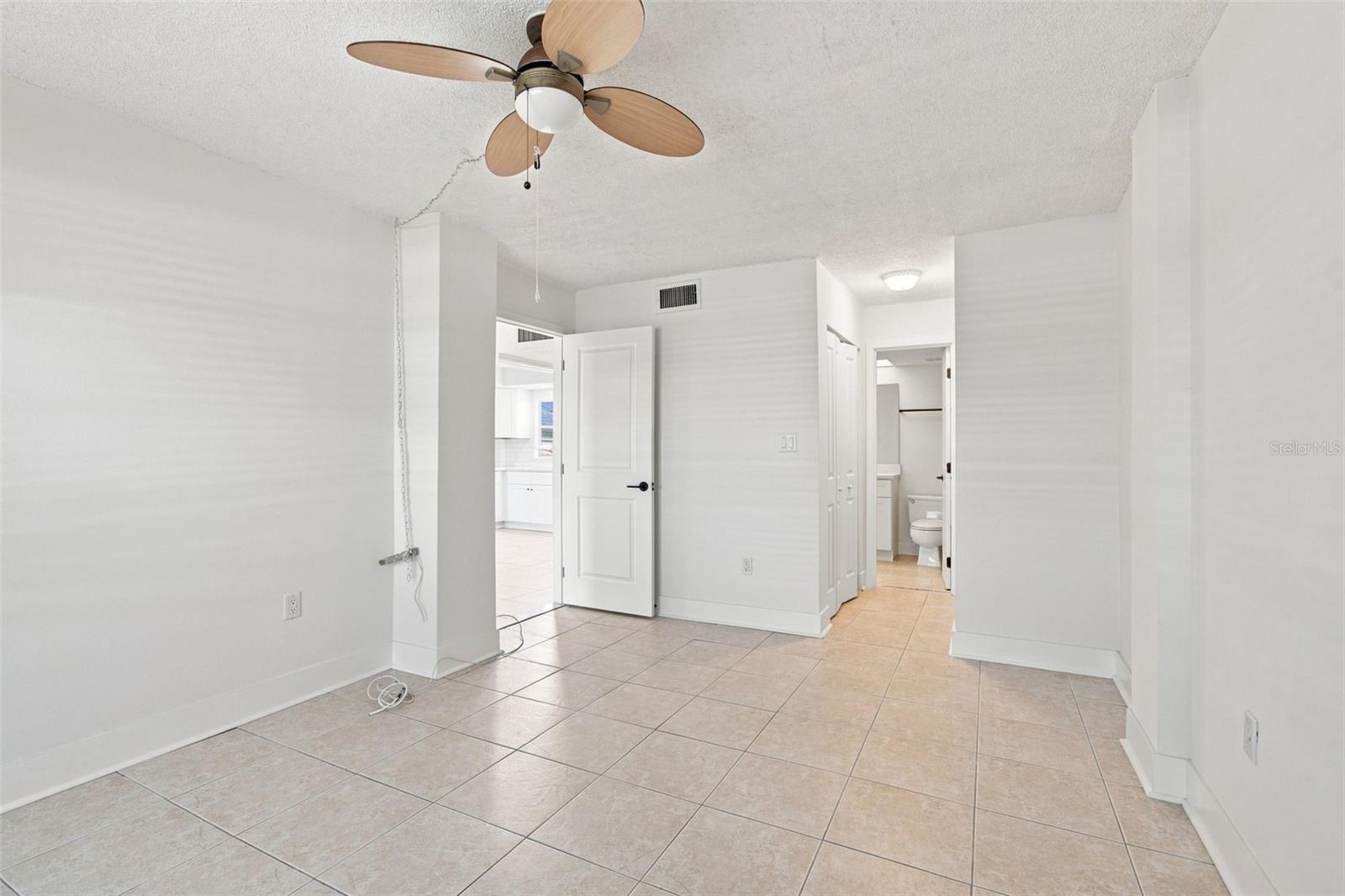 4650 COVE CIR #104 — photo 15