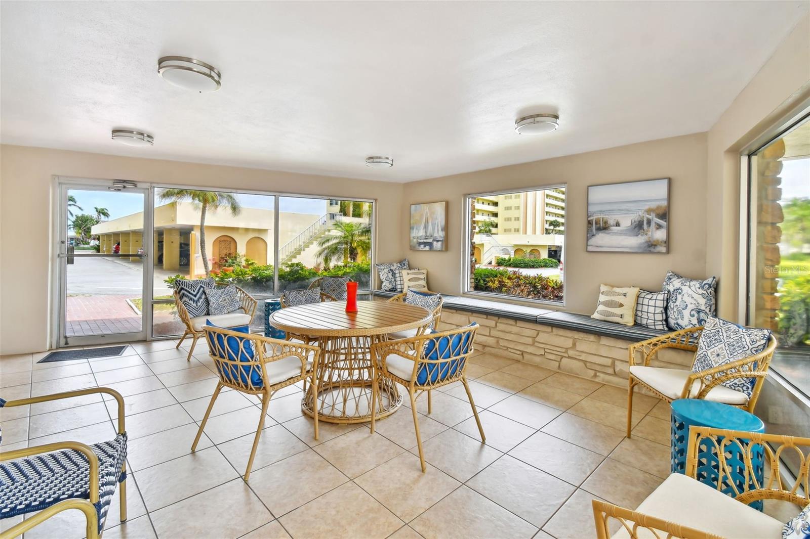 4650 COVE CIR #104 — photo 32