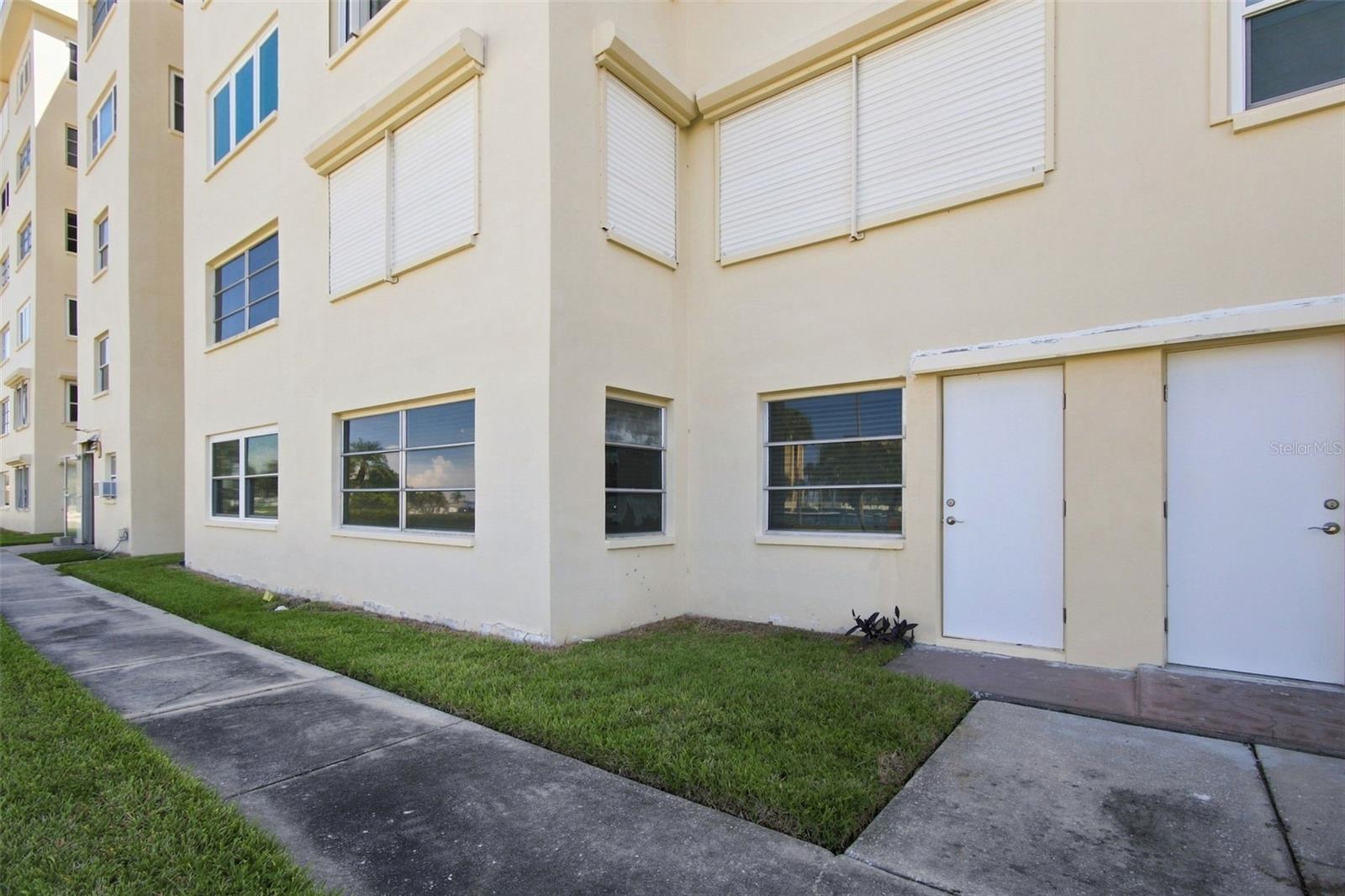 4650 COVE CIR #104 — photo 21