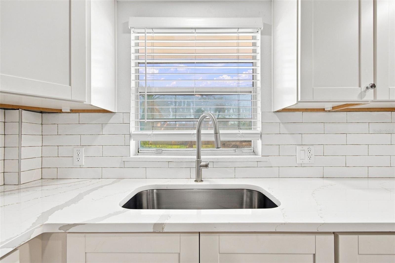 4650 COVE CIR #104 — photo 8