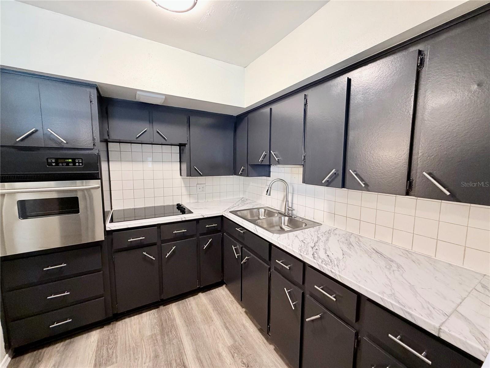 2100 WORLD PARKWAY BLVD #20 — photo 4