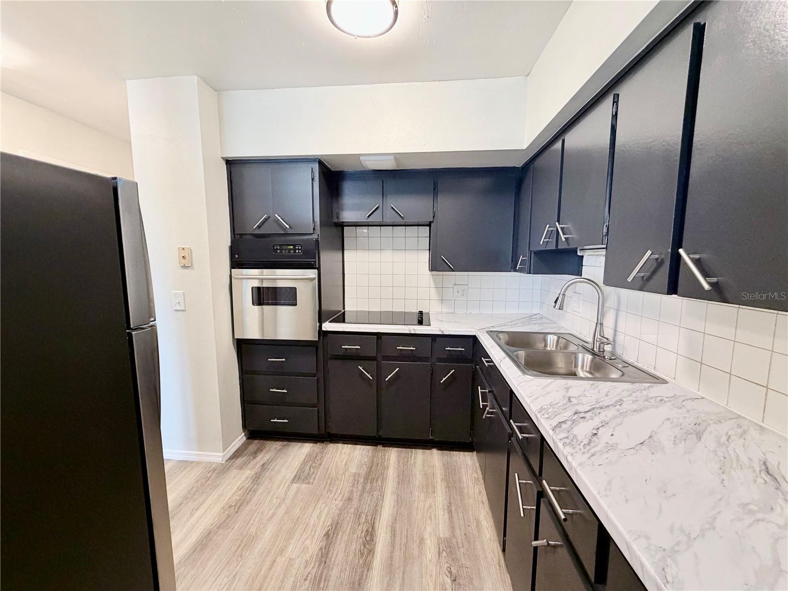 2100 WORLD PARKWAY BLVD #20 — photo 5