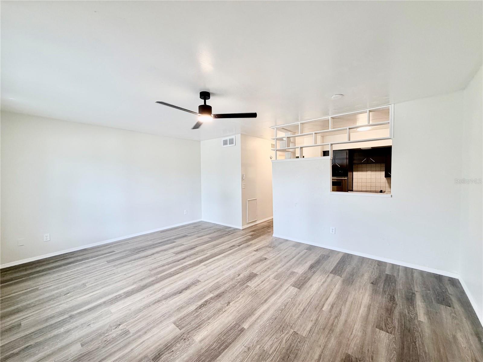 2100 WORLD PARKWAY BLVD #20 — photo 2