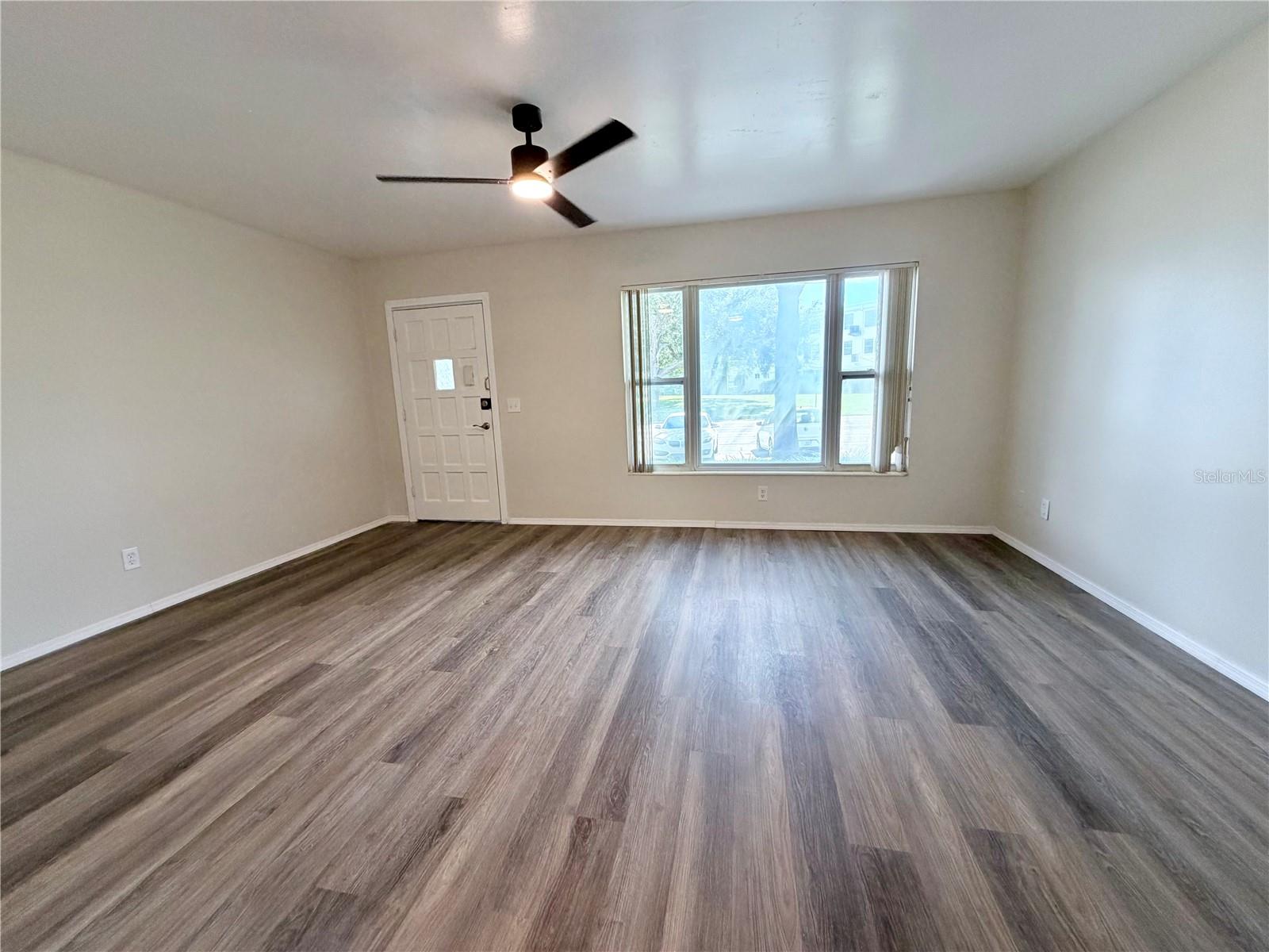 2100 WORLD PARKWAY BLVD #20 — photo 3