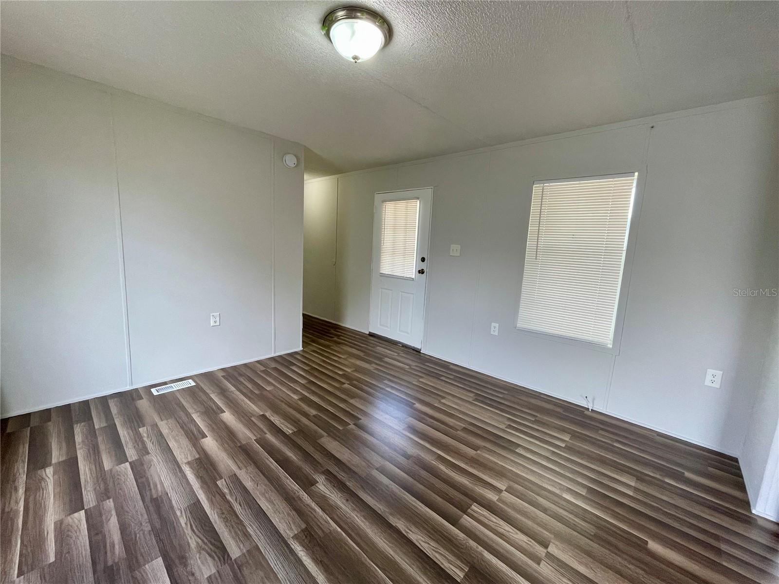 6334 EUGENE ACRES LN — photo 7