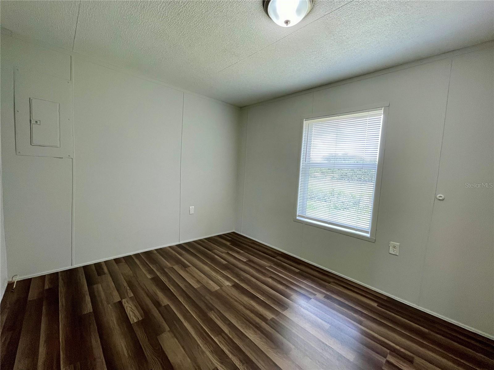 6334 EUGENE ACRES LN — photo 8