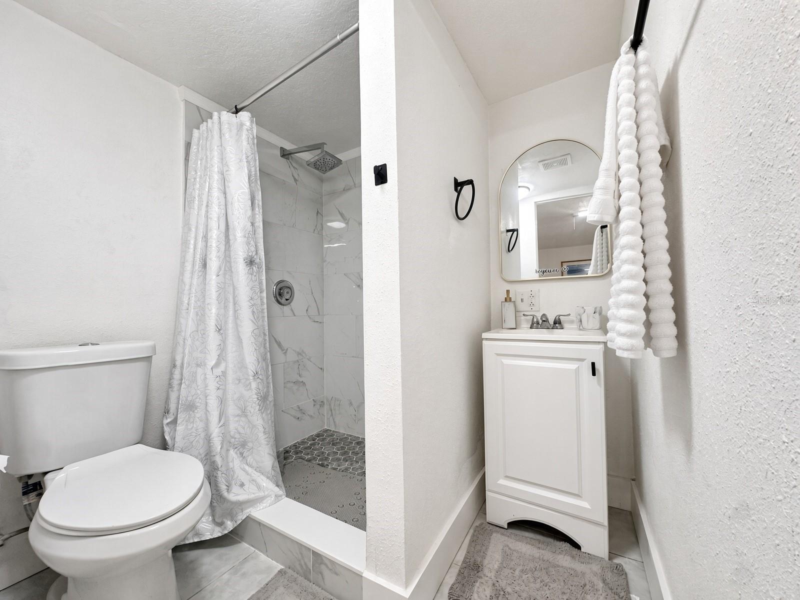 6508 N GLEN AVE — photo 15