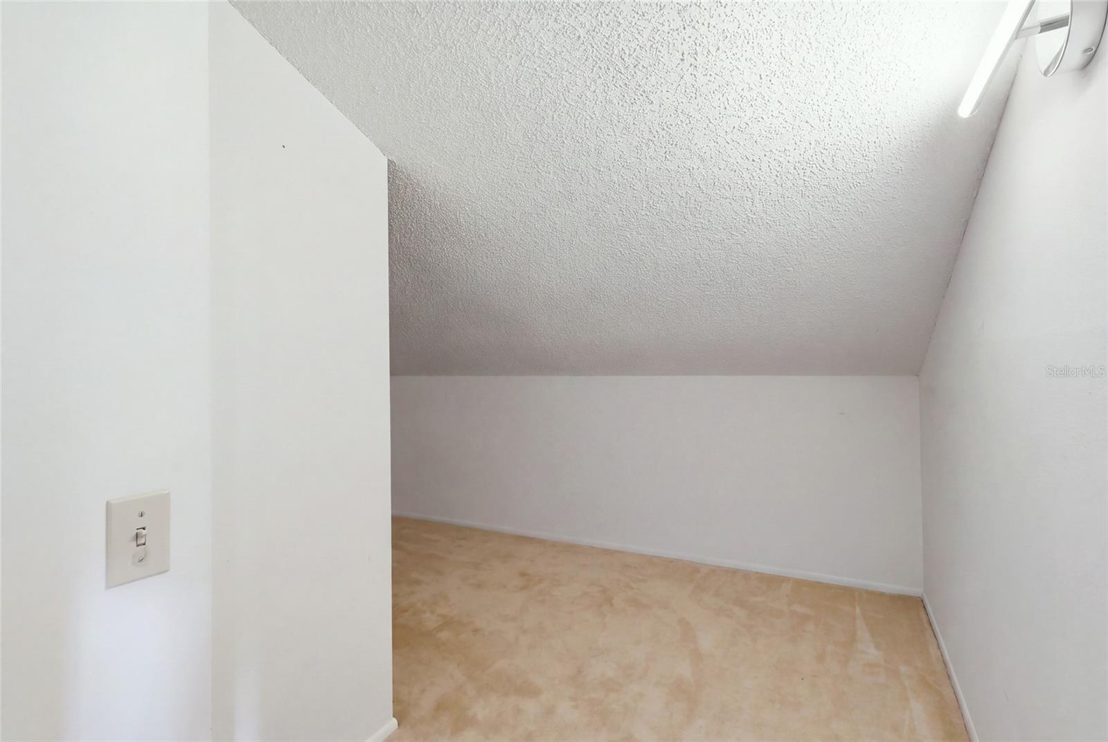 109 WOODLAND PL — photo 24
